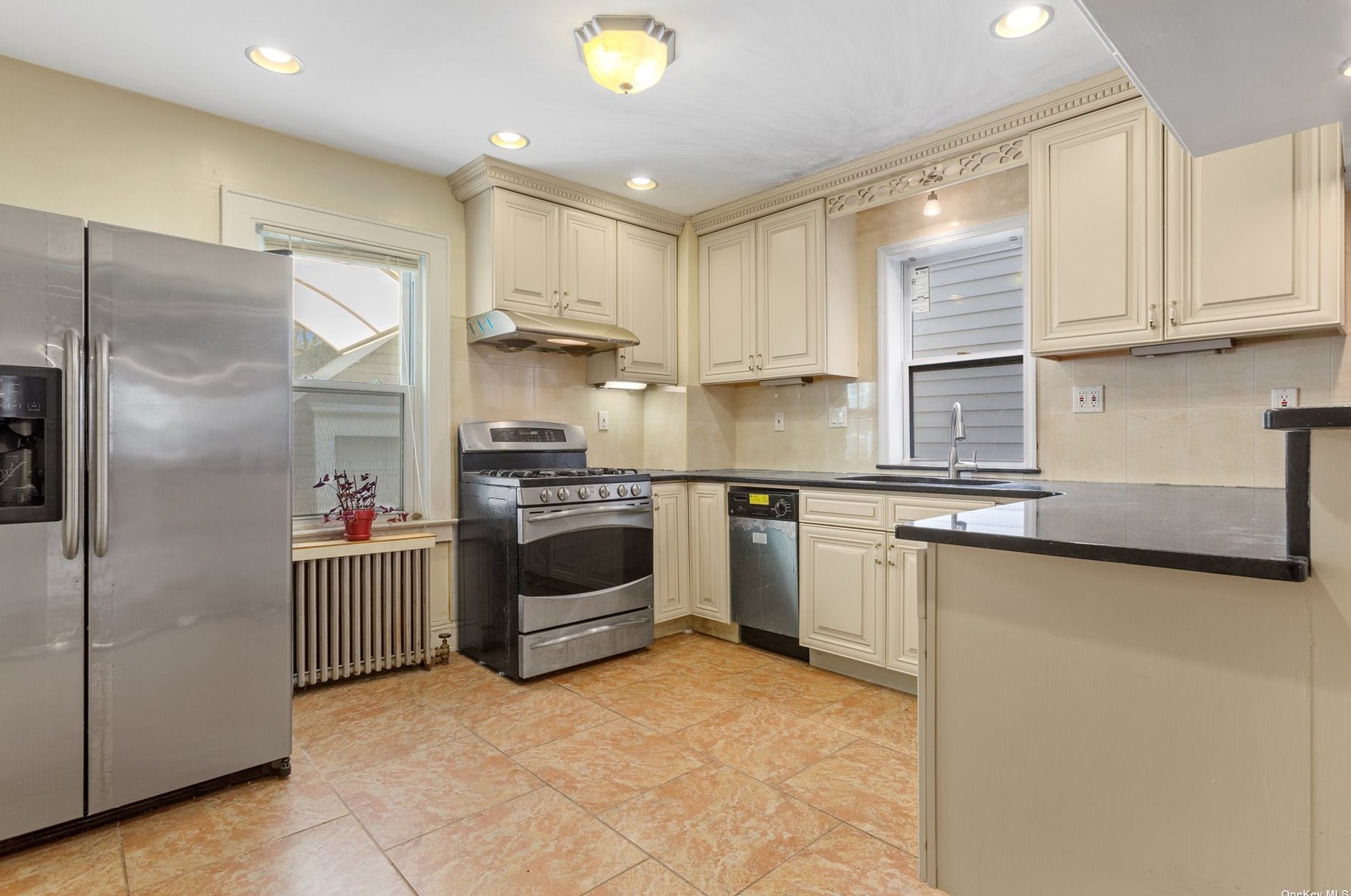 68-97 Alderton St, Flushing, NY 11374-2736