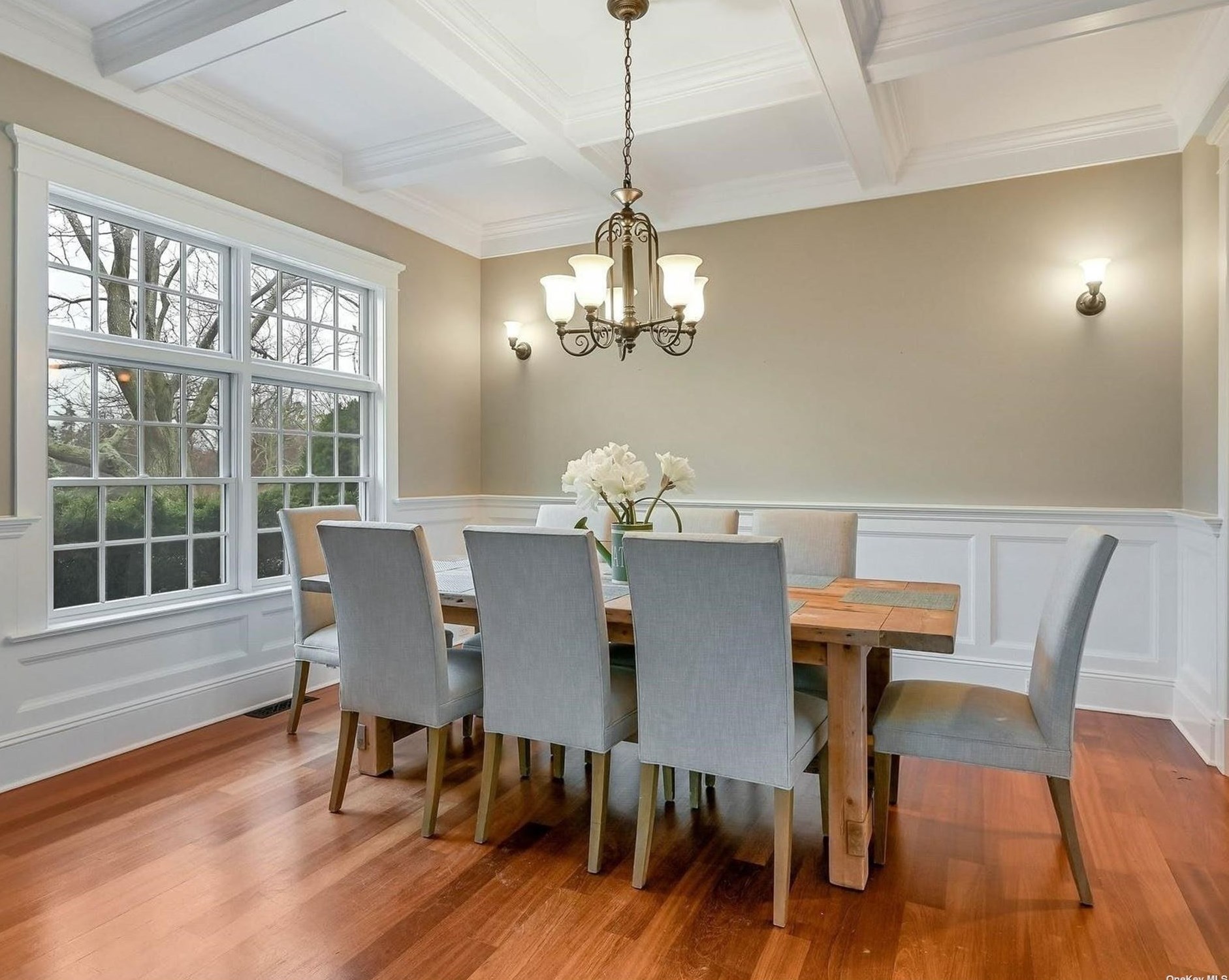 580 Lloyds Ln, Mattituck, NY 11952-1123