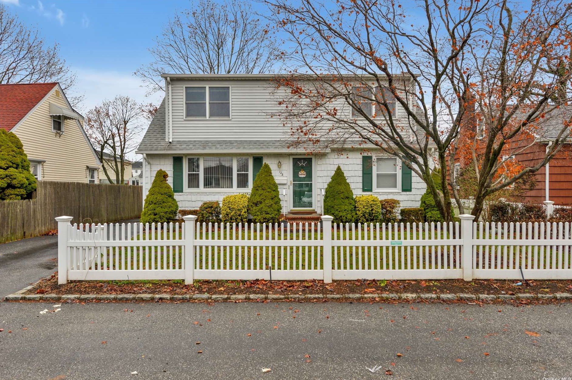 123 E 10th St #2, Huntington Station, NY 11746