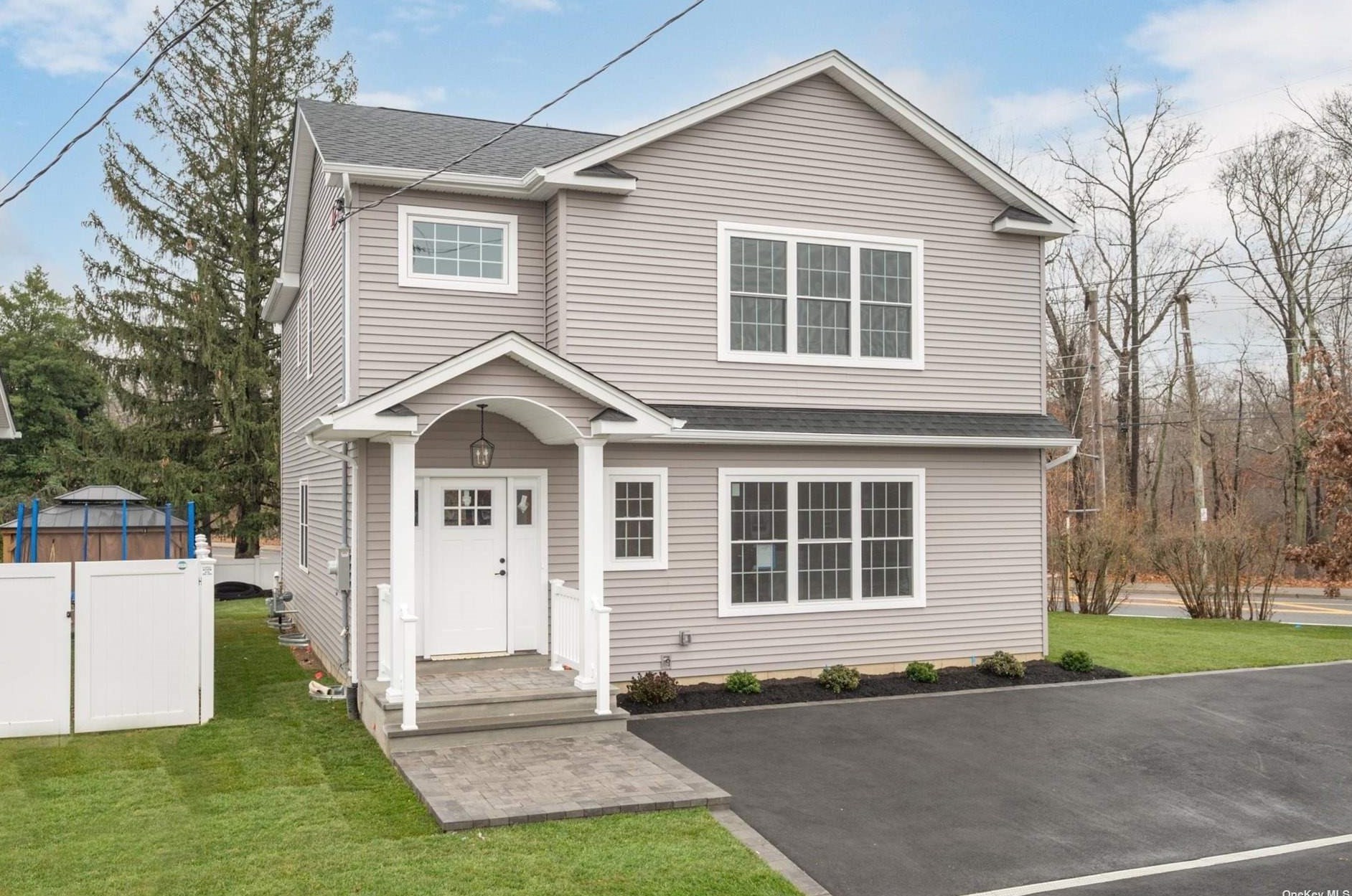 1700 Grand Ave, North Merrick, NY 11566-3310