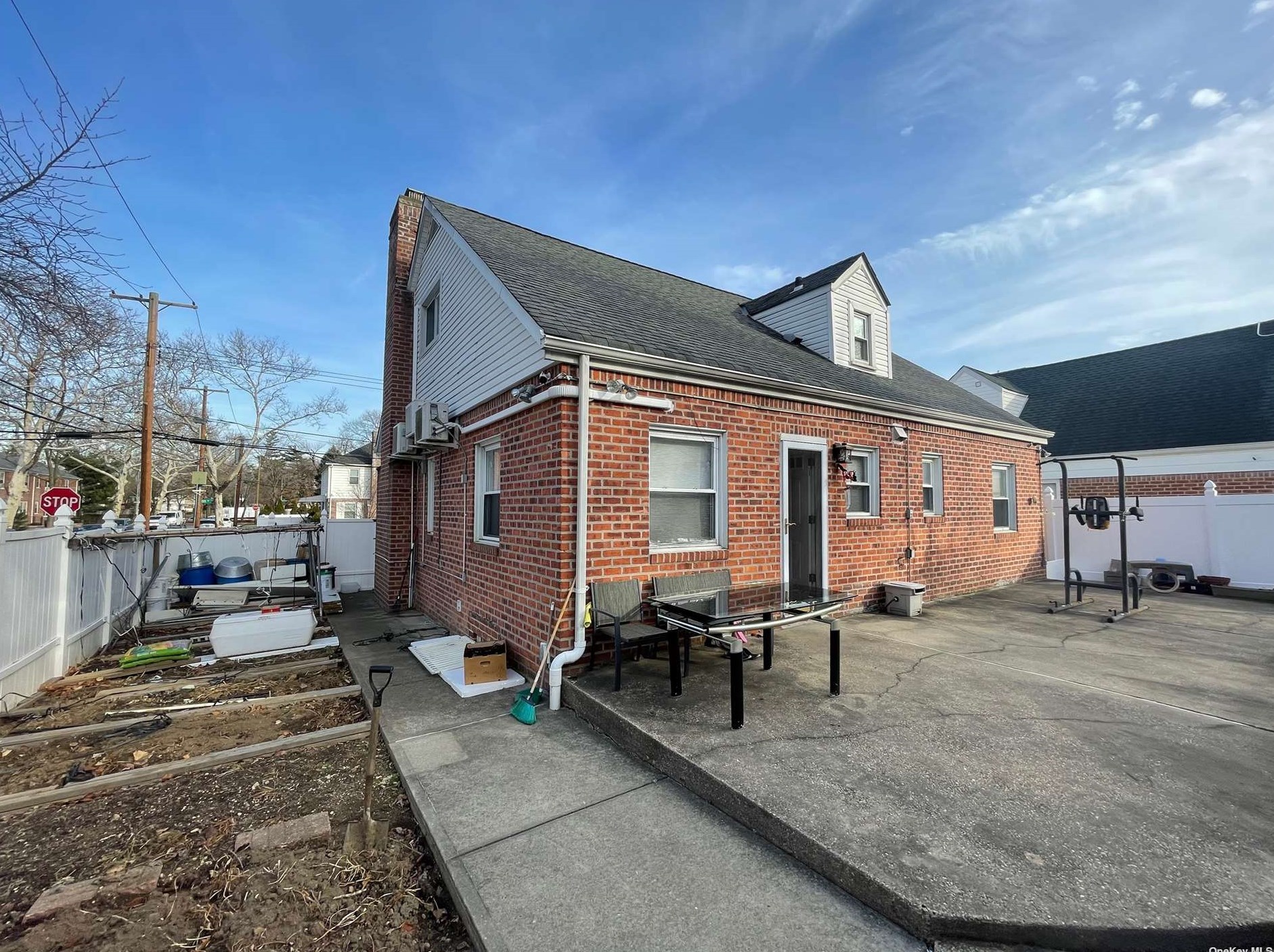 36-04 205th St, Flushing, NY 11361-1346