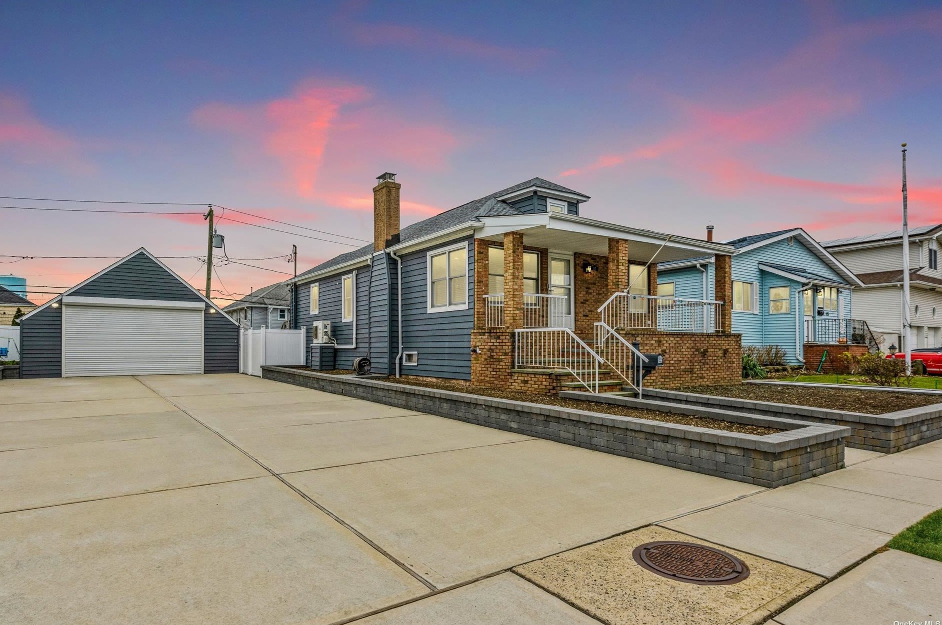 17 Julian Pl, Barnum Island, NY 11558-2116