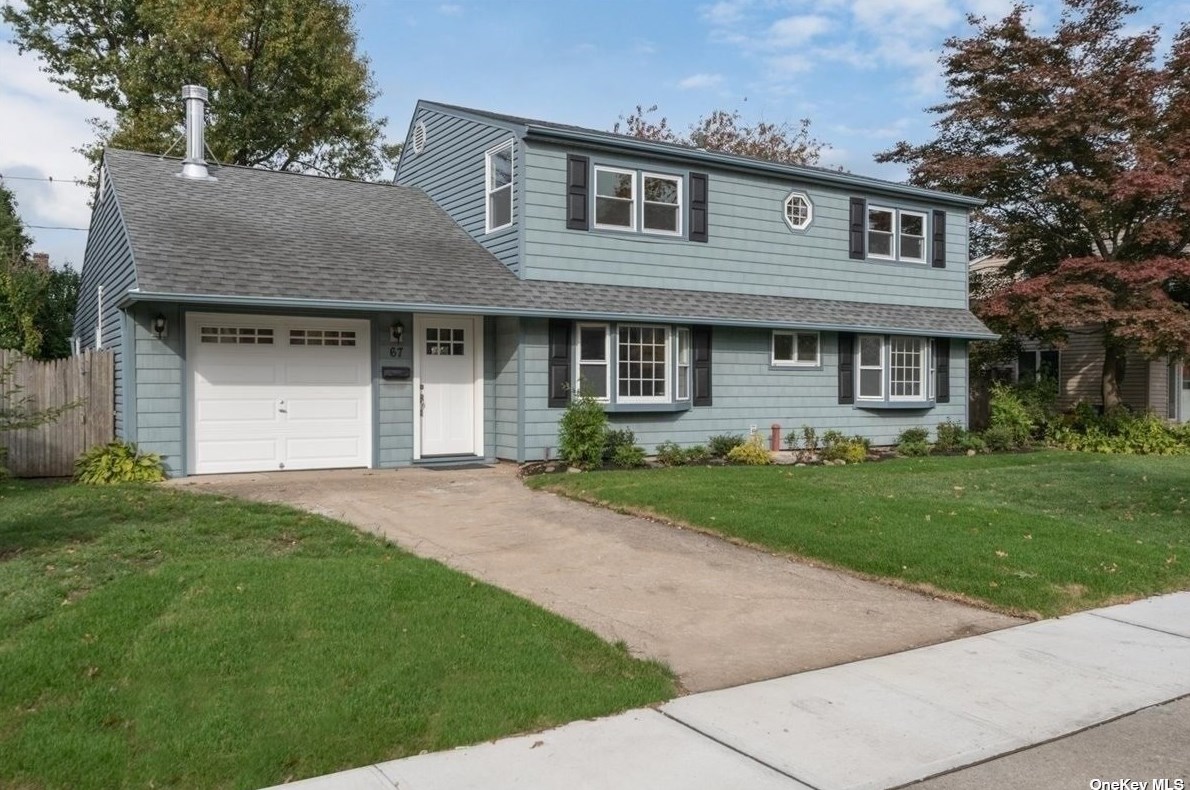 67 Friendly Rd, Hicksville, NY 11801