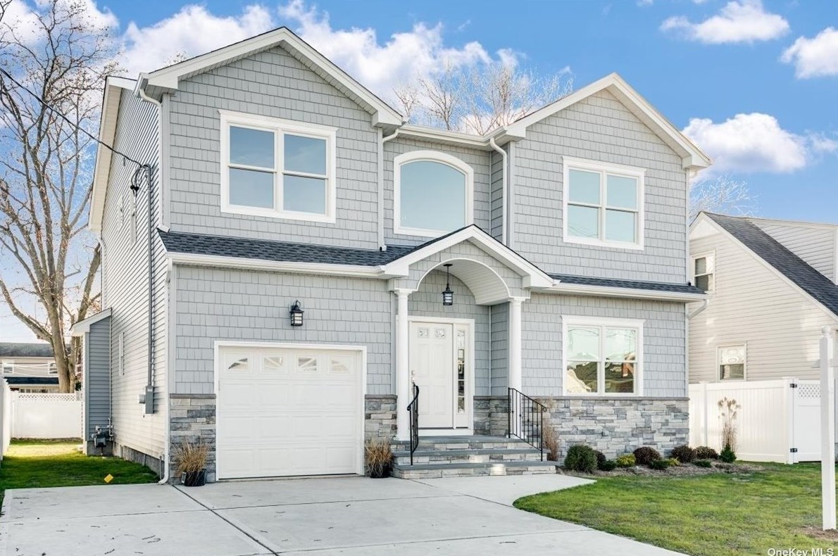 1194 Gianelli Ave, North Merrick, NY 11566-2932