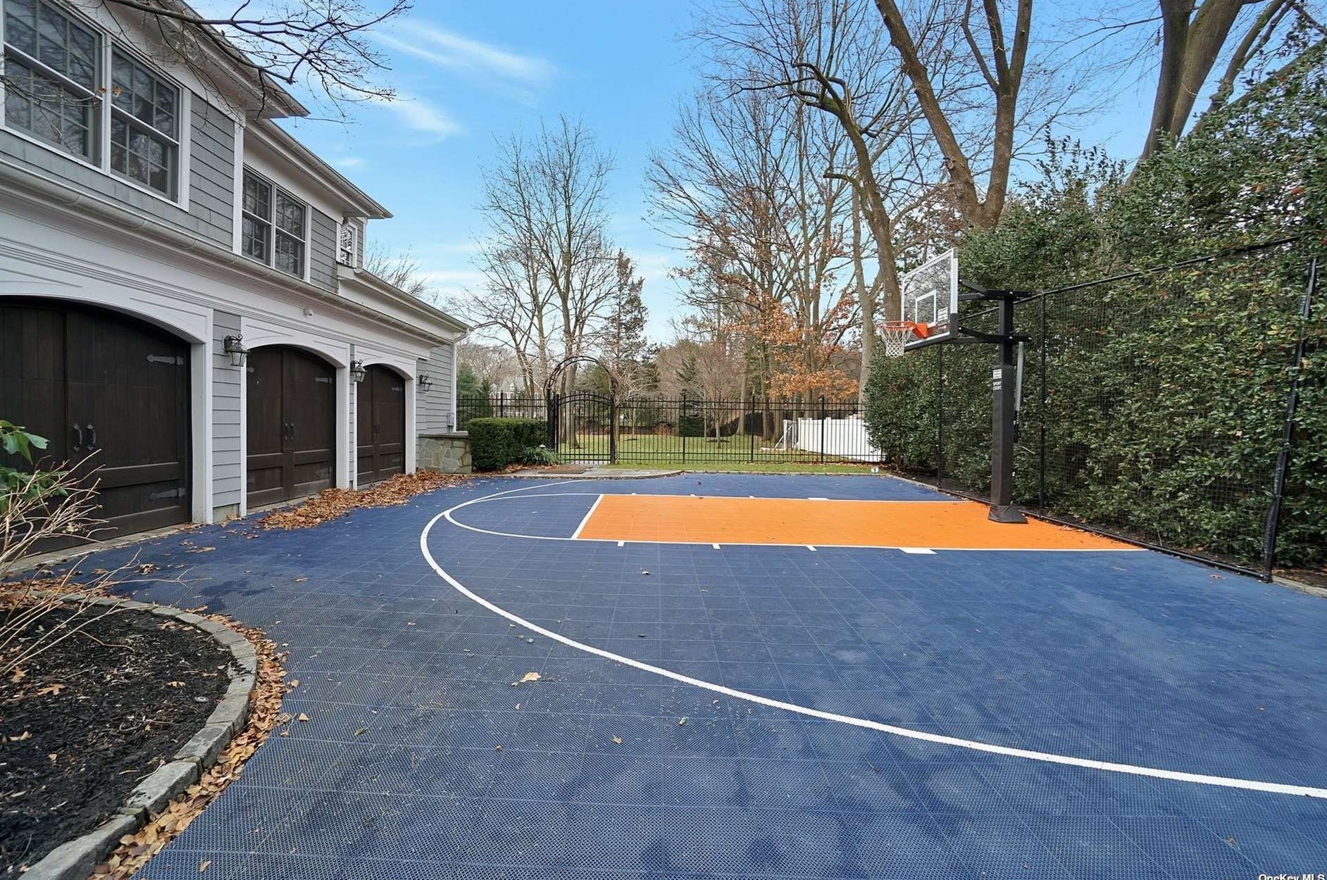 224 Muttontown Rd, Syosset, NY
