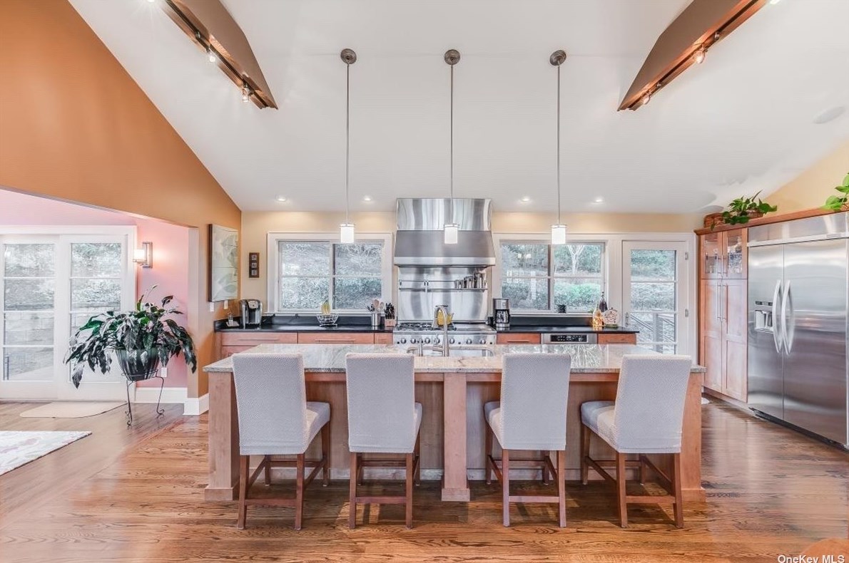 26 Anoatok Dr, Hunt NY 11743-2017 exterior