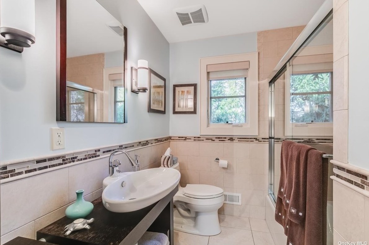 26 Anoatok Dr, Hunt NY 11743-2017 exterior