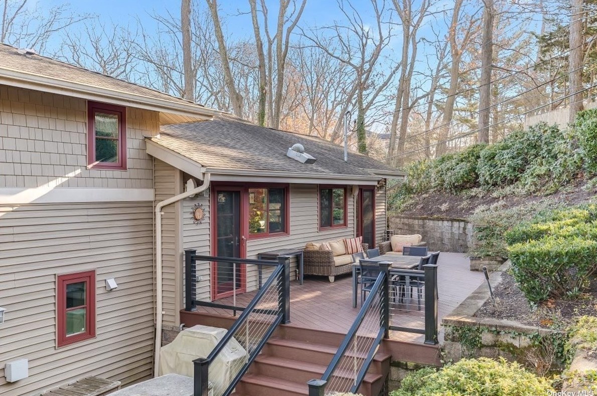 26 Anoatok Dr, Hunt NY 11743-2017 exterior