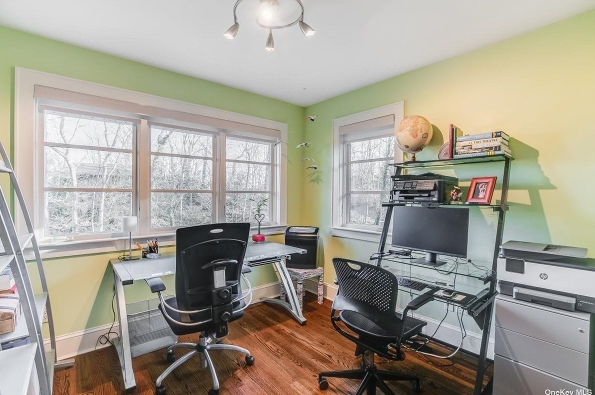 26 Anoatok Dr, Hunt NY 11743-2017 exterior