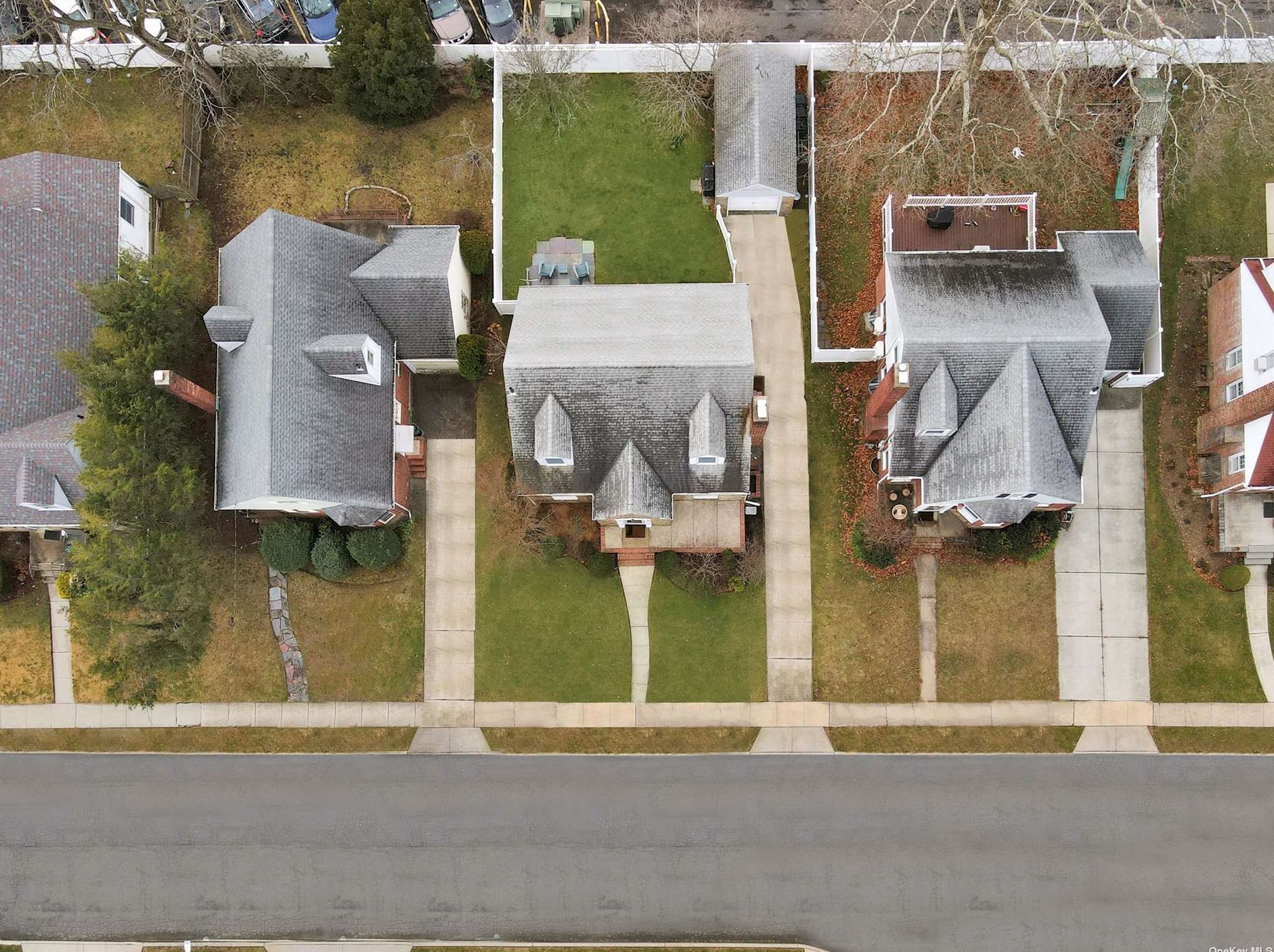 317 Collins Ln, Hempstead, NY 11552-2901
