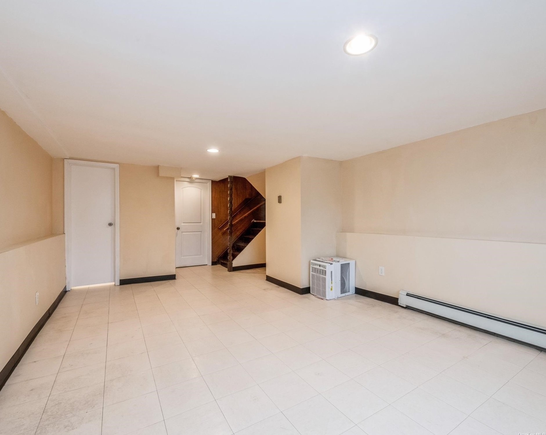 2716 Bch Dr, North Merrick NY 11566-4902 exterior