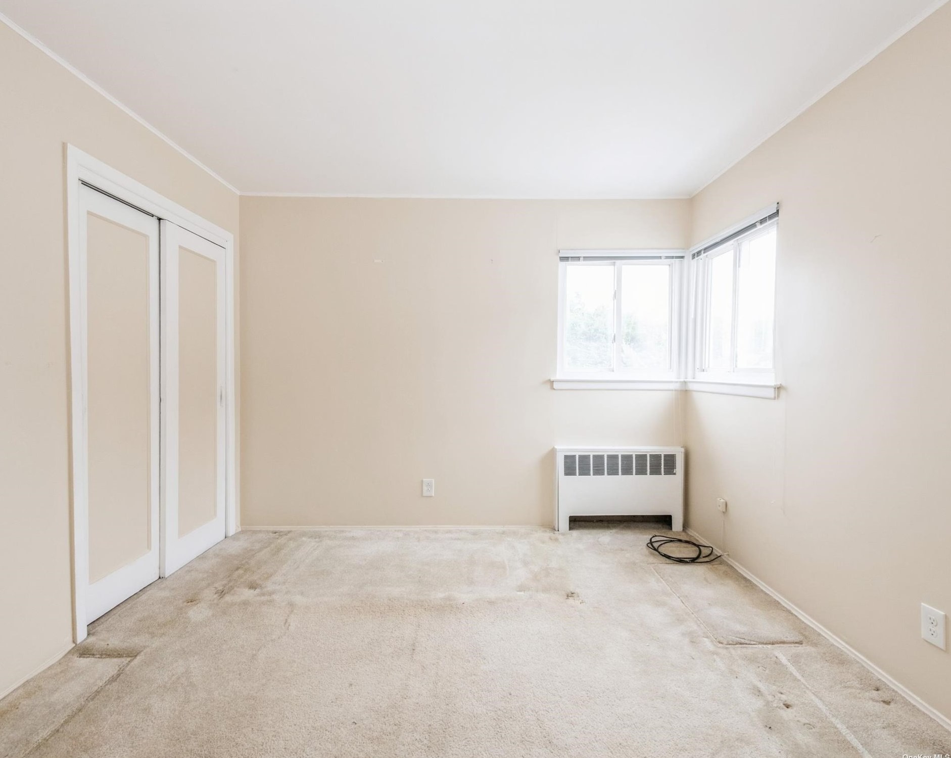 2716 Bch Dr, North Merrick NY 11566-4902 exterior