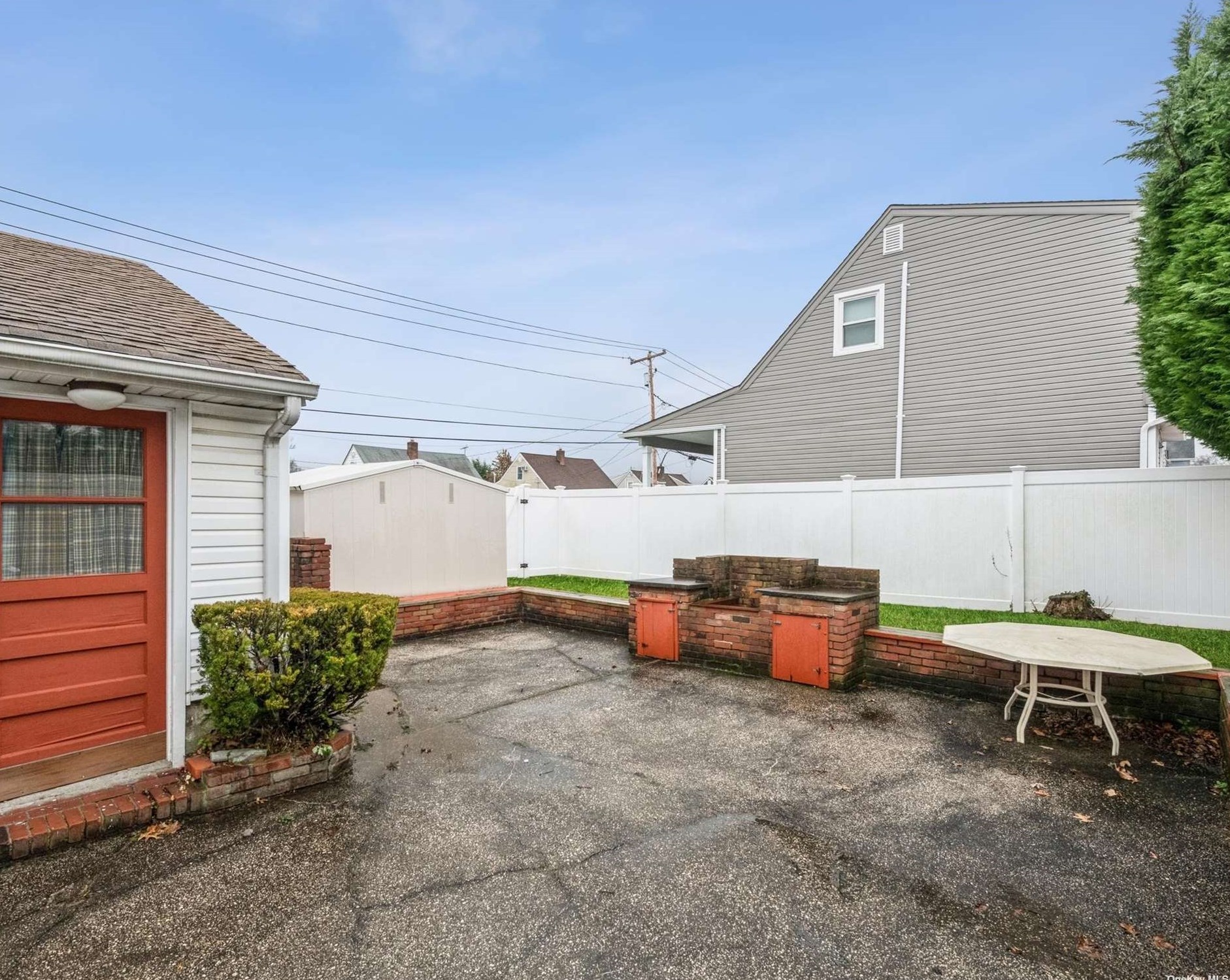 2716 Bch Dr, North Merrick NY 11566-4902 exterior