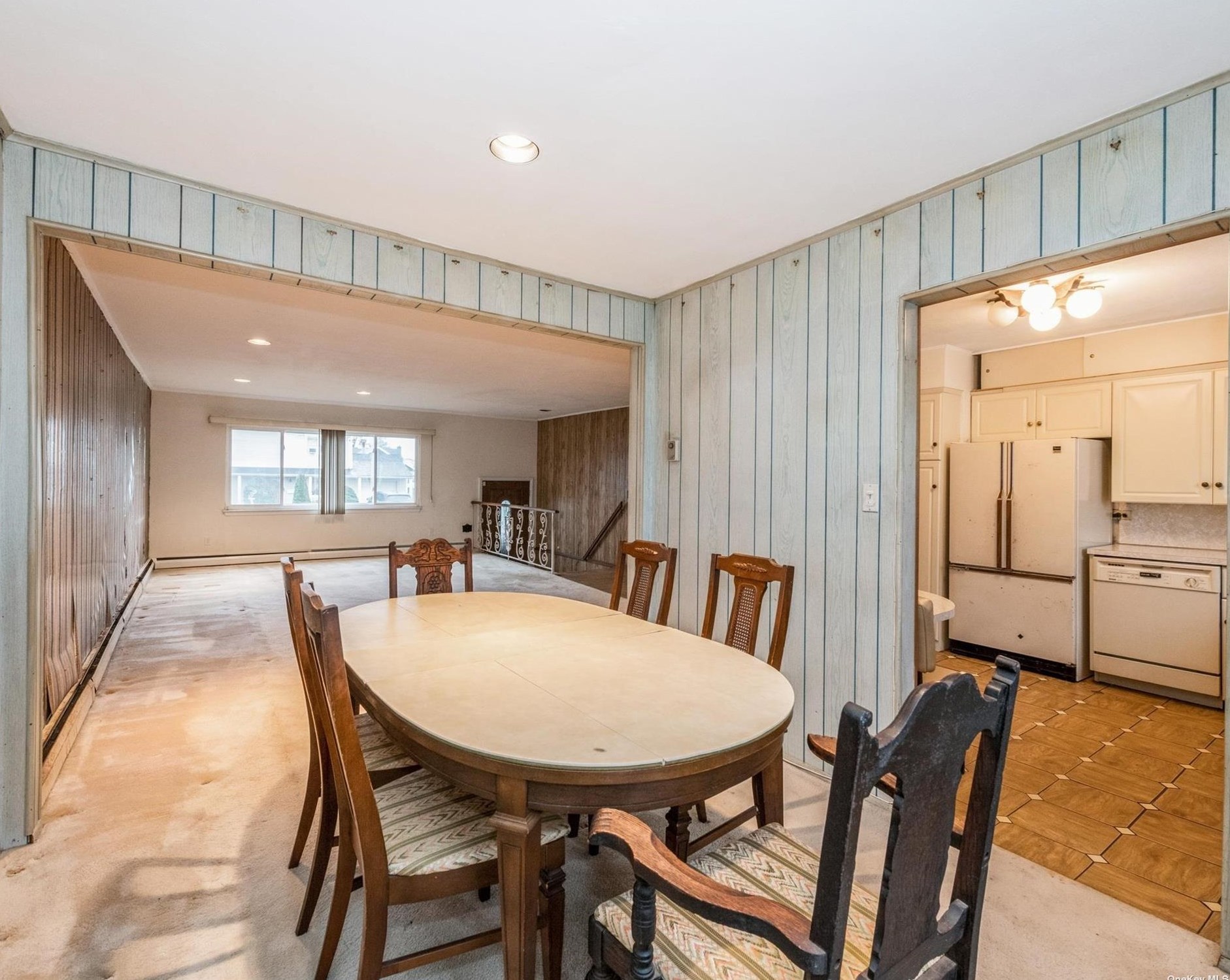 2716 Bch Dr, North Merrick NY 11566-4902 exterior