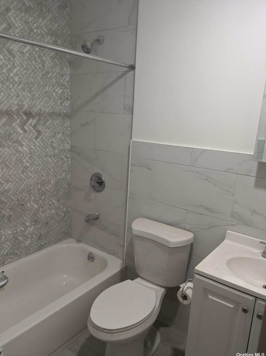 75-10 196th St, Flushing NY  11358-3027 exterior