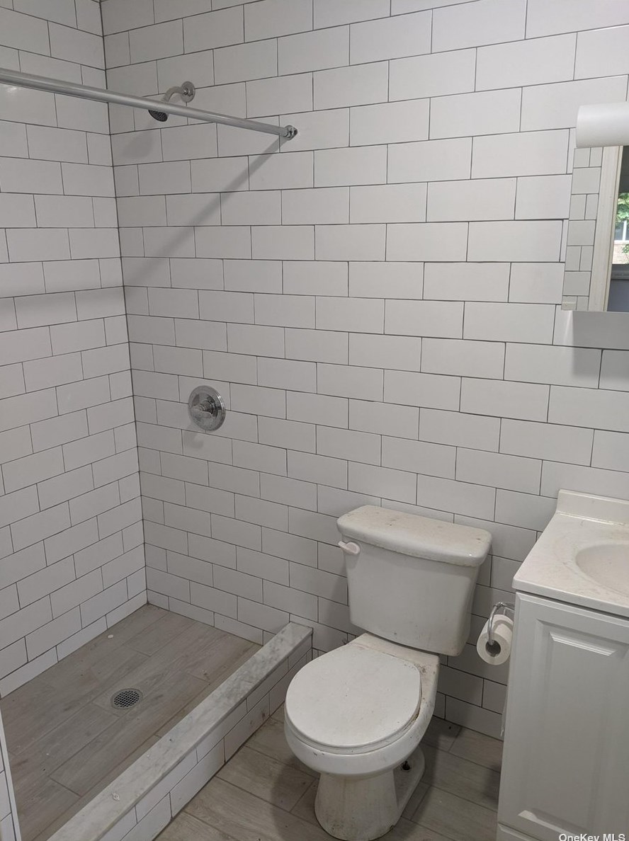 75-10 196th St, Flushing NY  11358-3027 exterior
