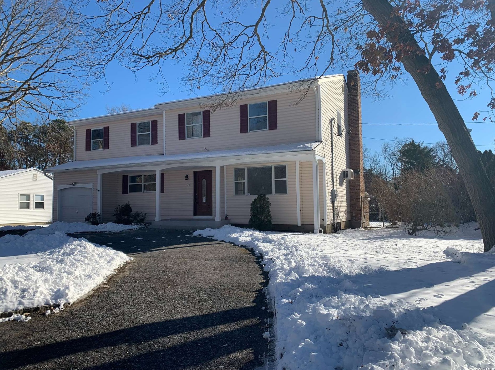 45 Parkridge Cir, Prt Jefferson Station, NY 11776-3417
