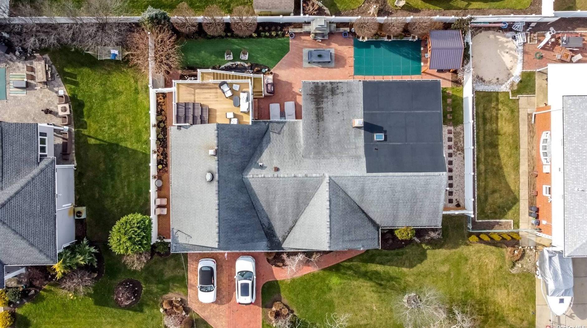31 Edgewater Ave, East Massapequa, NY 11758-8241