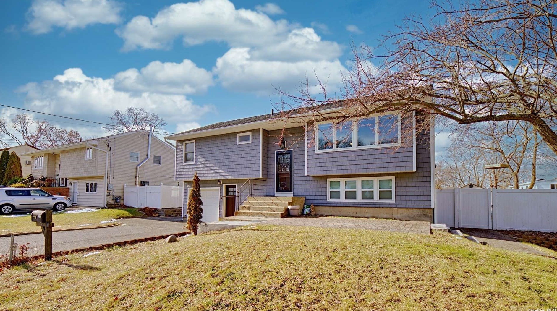 32 Circle Dr, Canaan Lake, NY 11772-4286