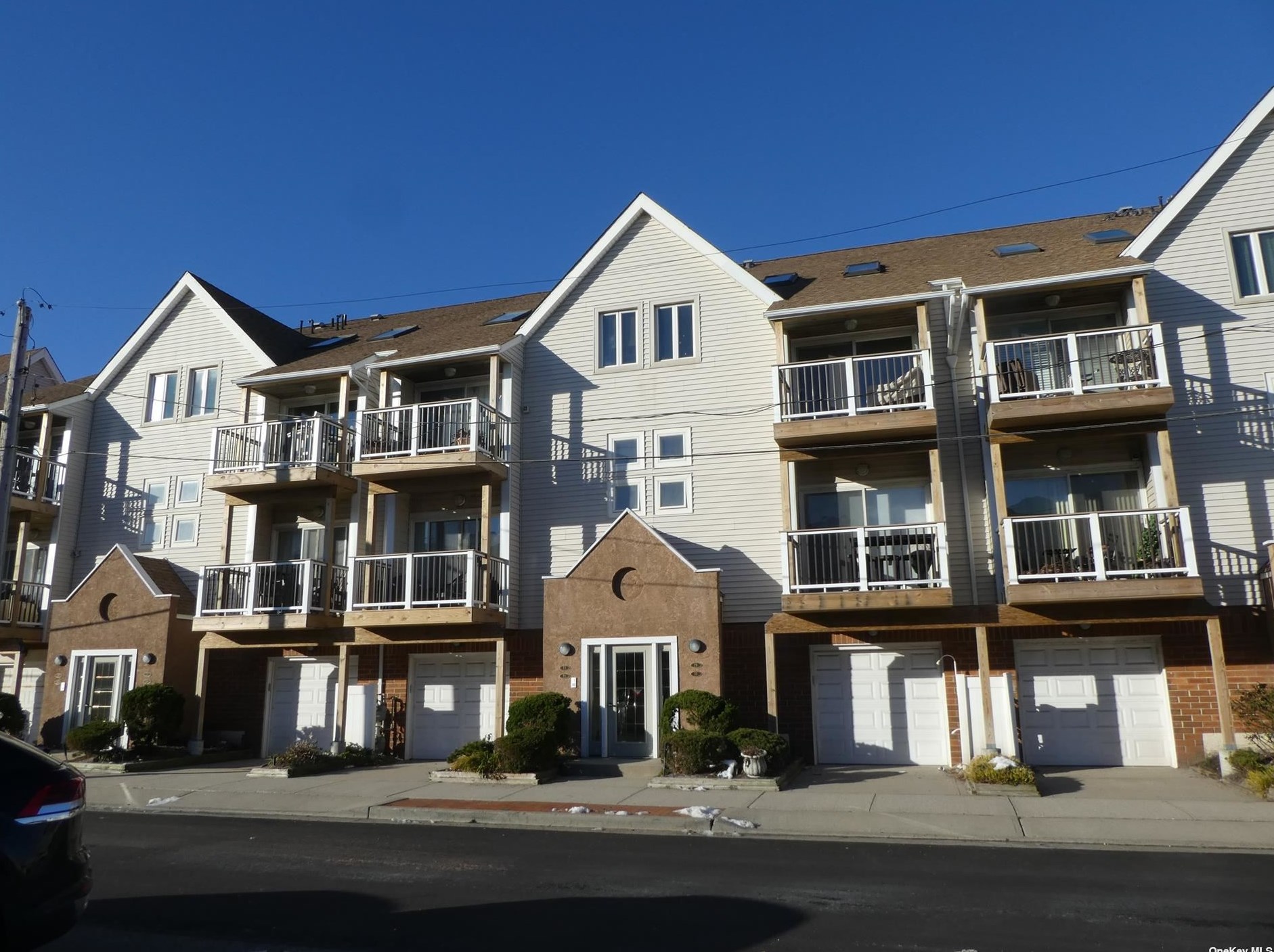 81 Pacific Blvd, East Atlantic Beach, NY 11561-4752