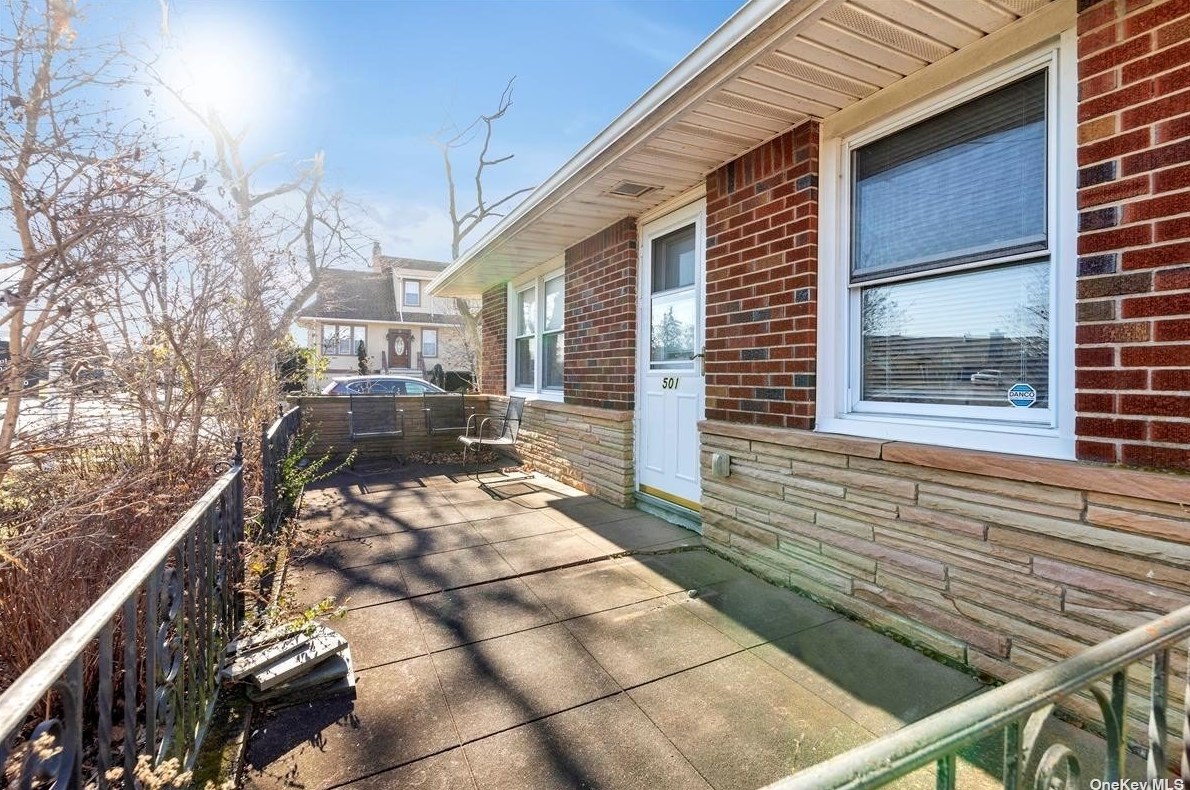 501 Lincoln Blvd, East Atlantic Beach NY  11561-2340 exterior