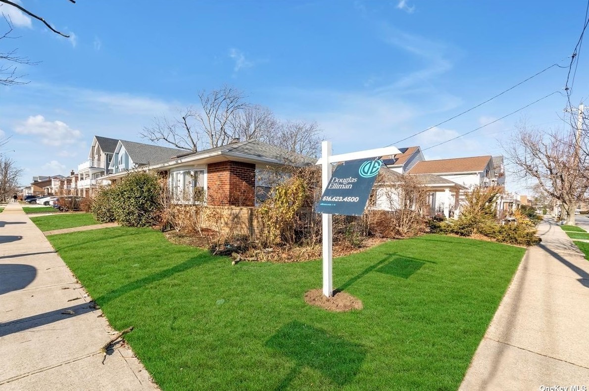 501 Lincoln Blvd, East Atlantic Beach NY  11561-2340 exterior