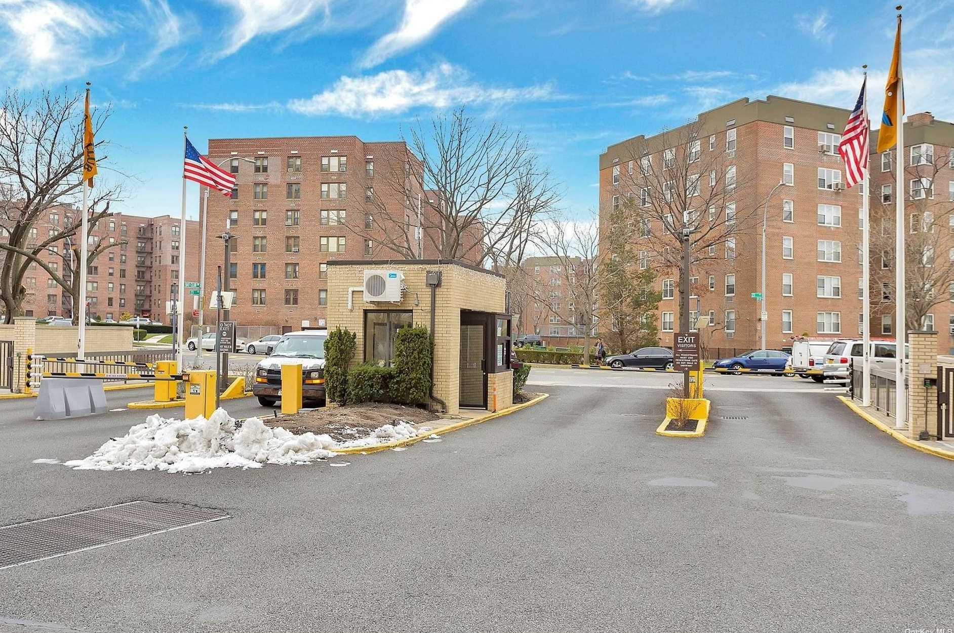 1 Bay Club Dr, Flushing NY 11360-2955 exterior