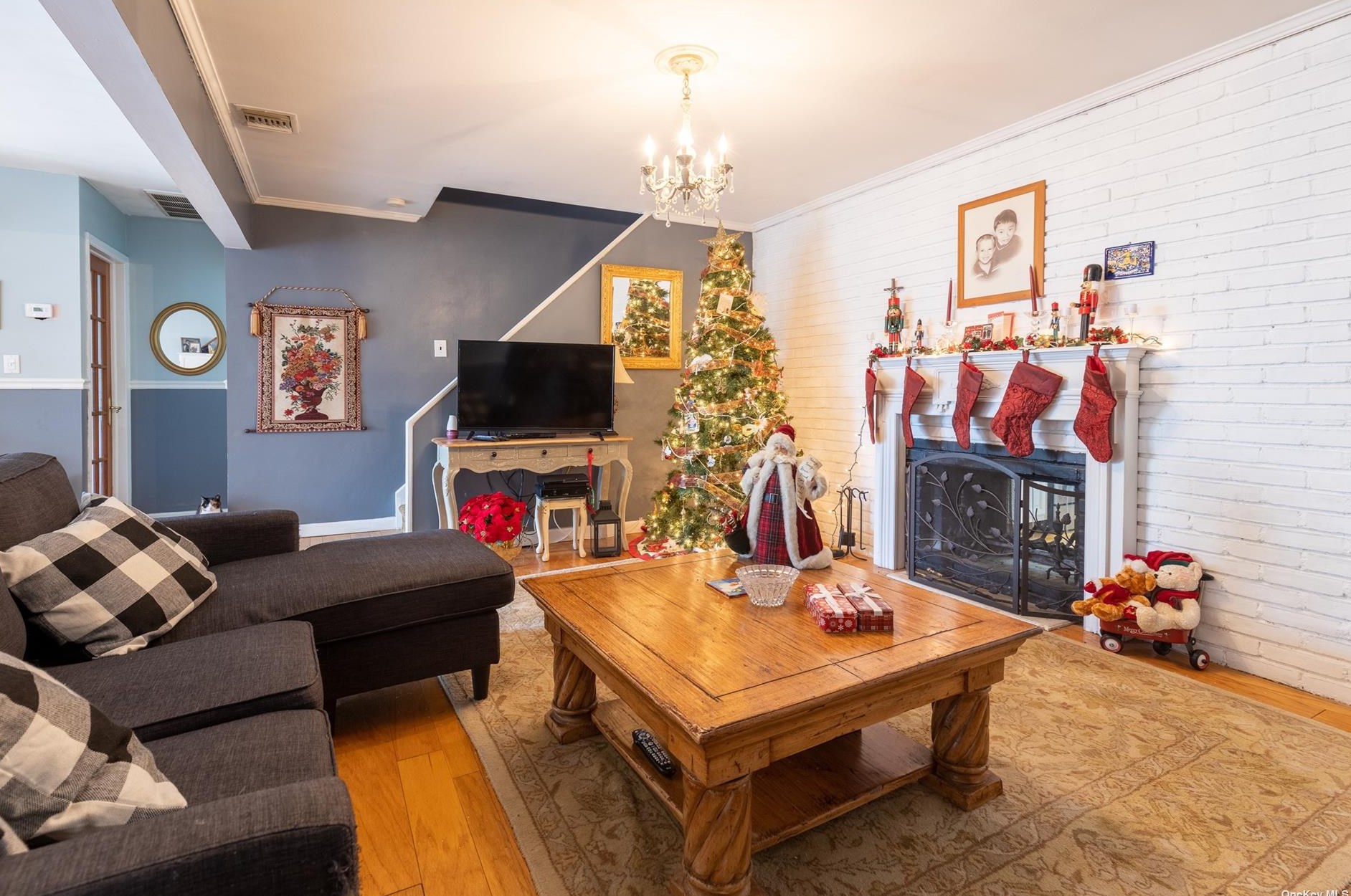 50 Ramble Ln, Plainedge, NY 11756-5733