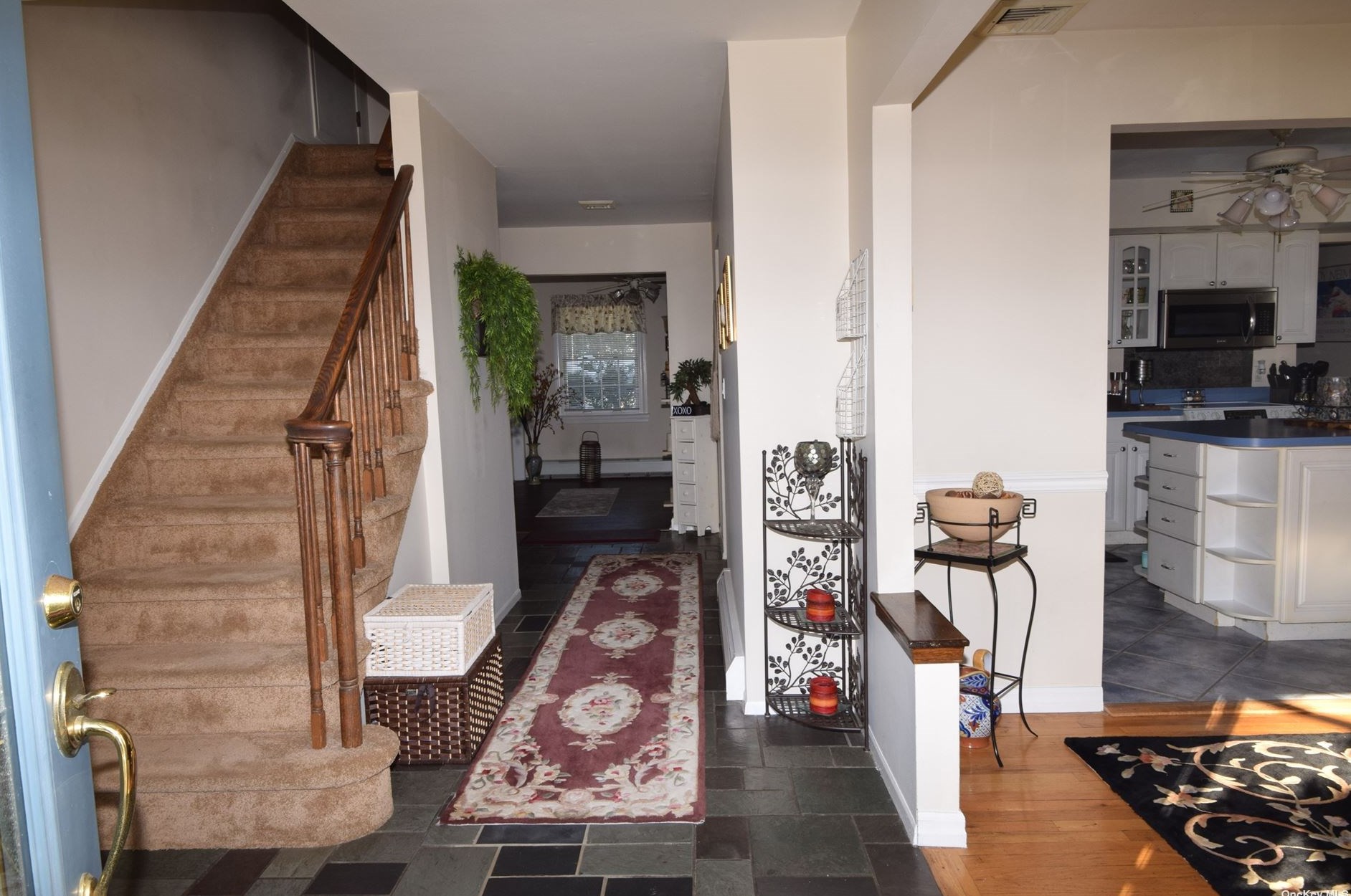 9 Mickey Ct, Huntington Station, NY 11746