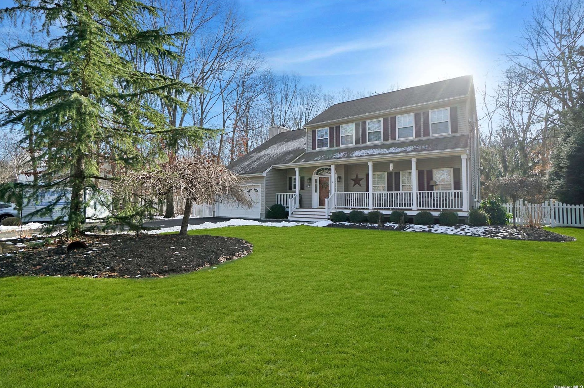 34 Lansing St, Miller Place, NY 11764