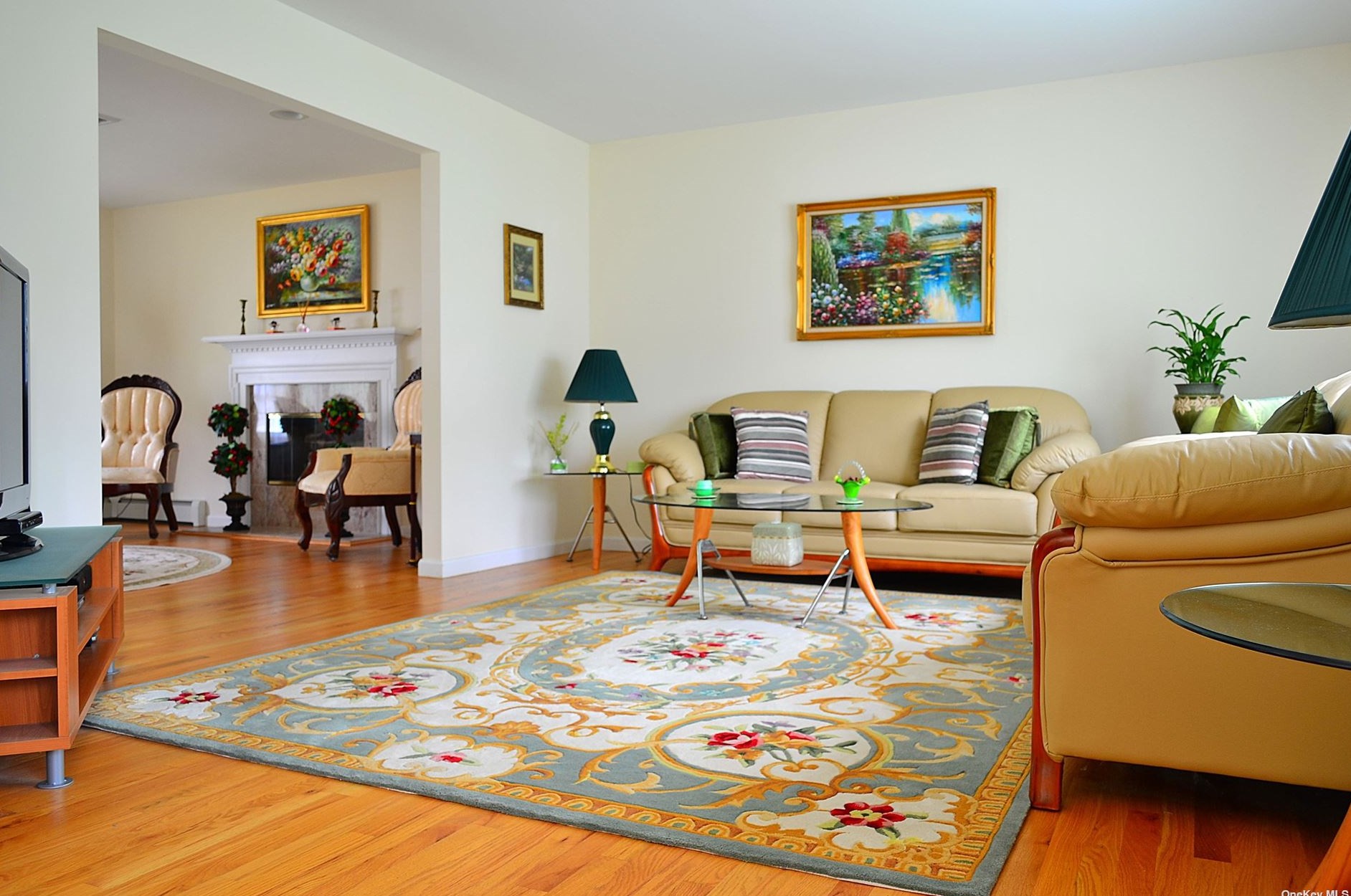338 38th St, North Lindenhurst, NY 11757