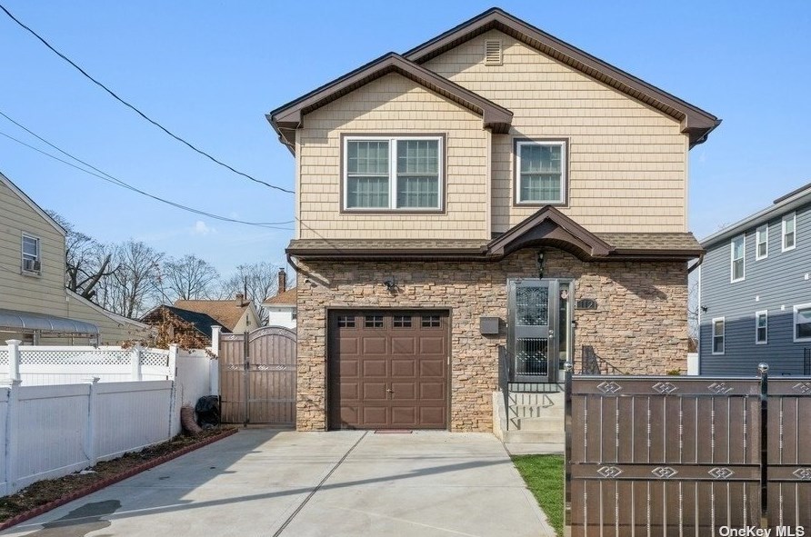 112 Emporia Ave, Floral Park, NY 11003