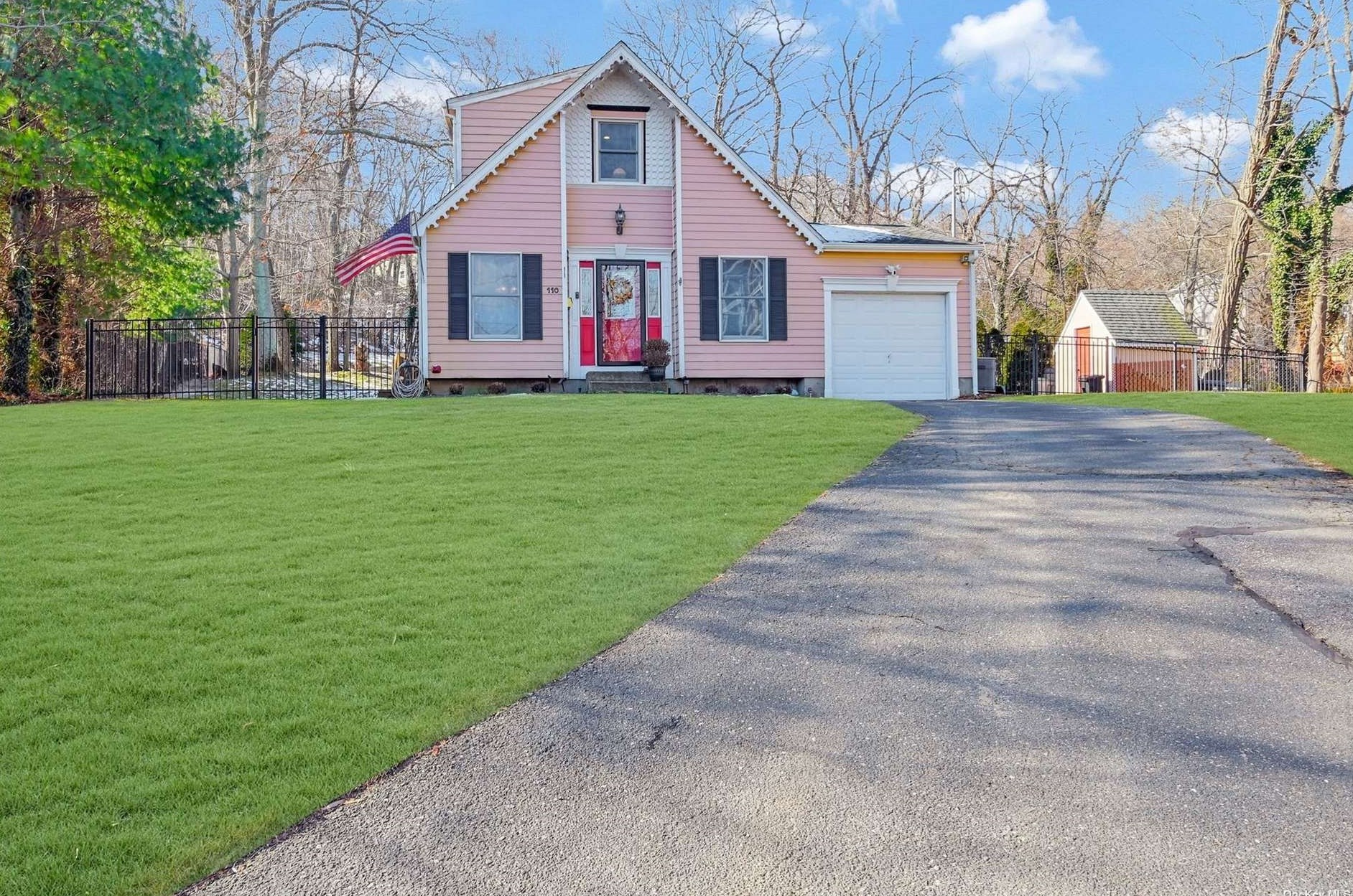 110 Brook Rd, Prt Jefferson Station, NY 11777-1626