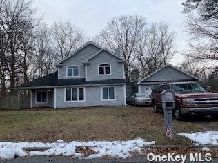 6 Pine Cone Ln, Hauppauge, NY 11749-5512