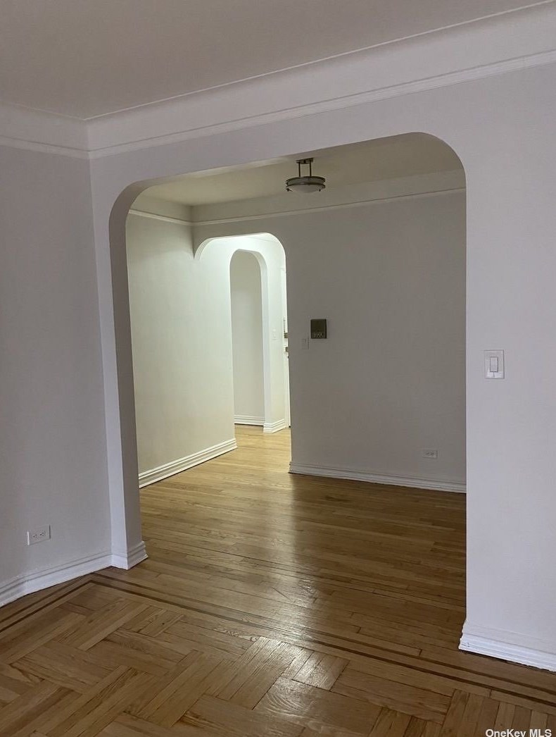 79-01 35th Ave, Flushing, NY 11372