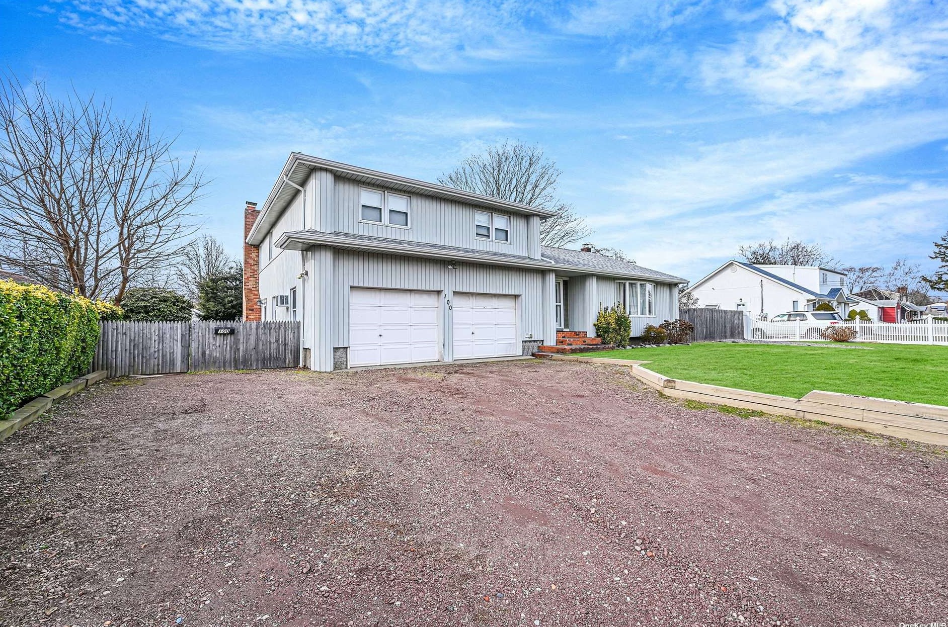 100 E 7th St, Deer Park, NY 11729
