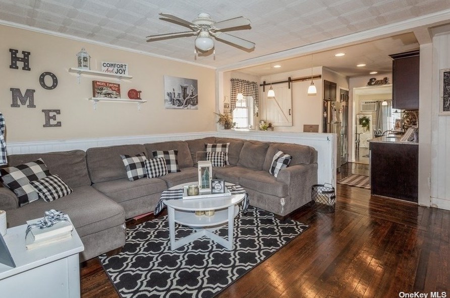 34 Clement Ave, Floral Park, NY 11003