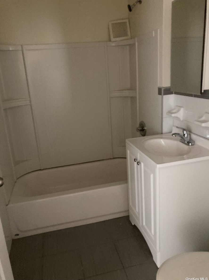 10109 Radcliff Ave #1a, Flushing, NY 11368
