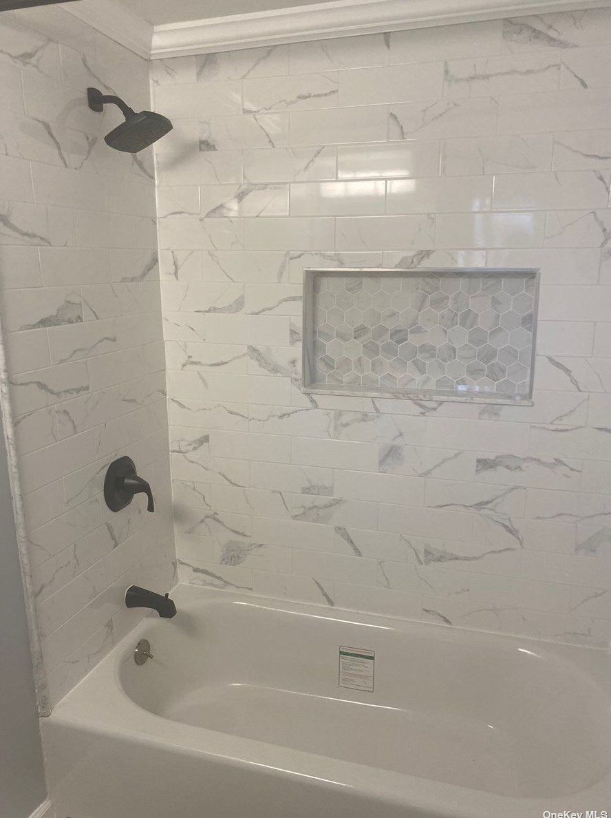 52 N Lewis Ave, North Lindenhurst, NY 11757