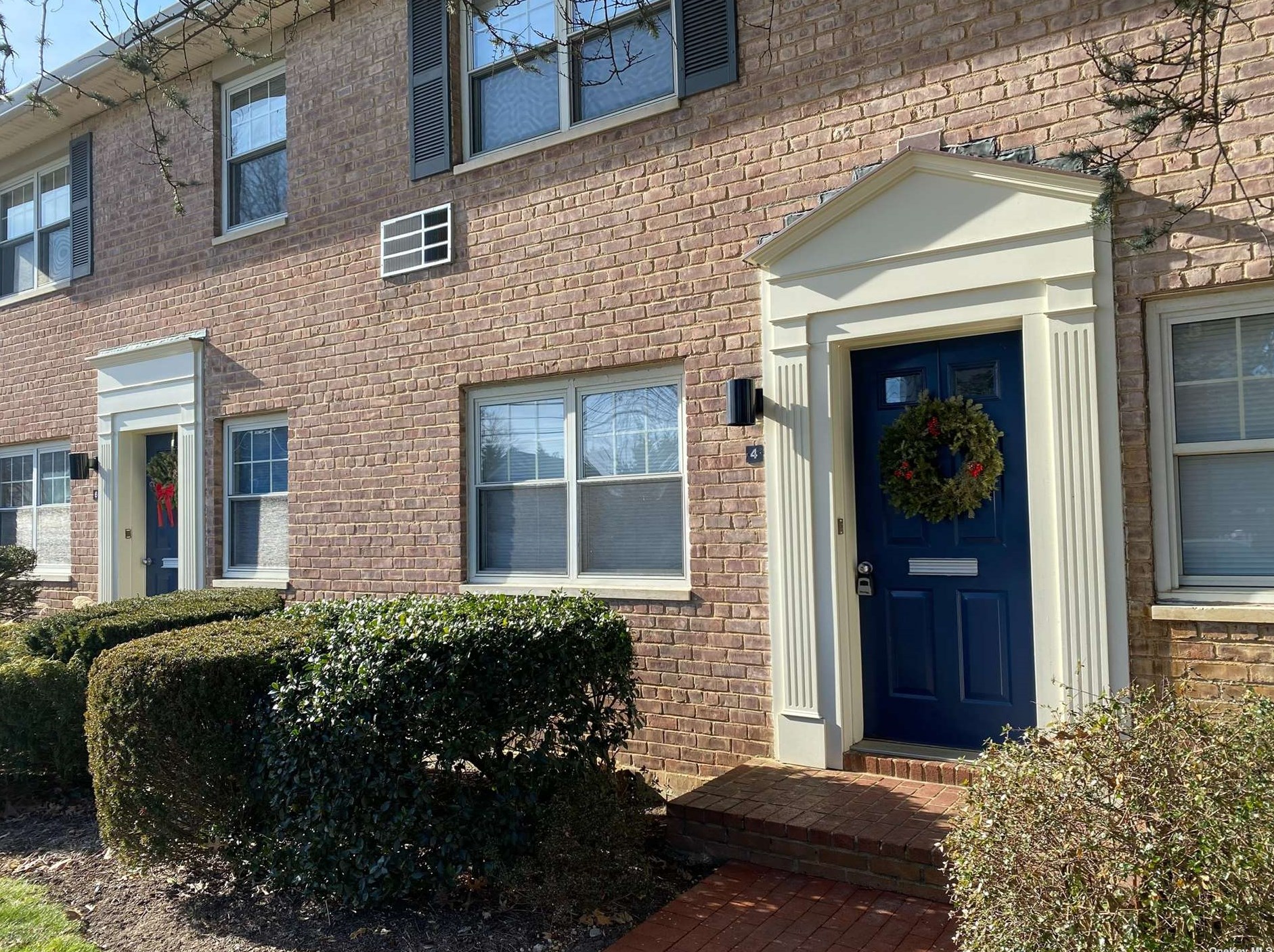 4 Forest Ave, Rockville Centre, NY 11570-5501
