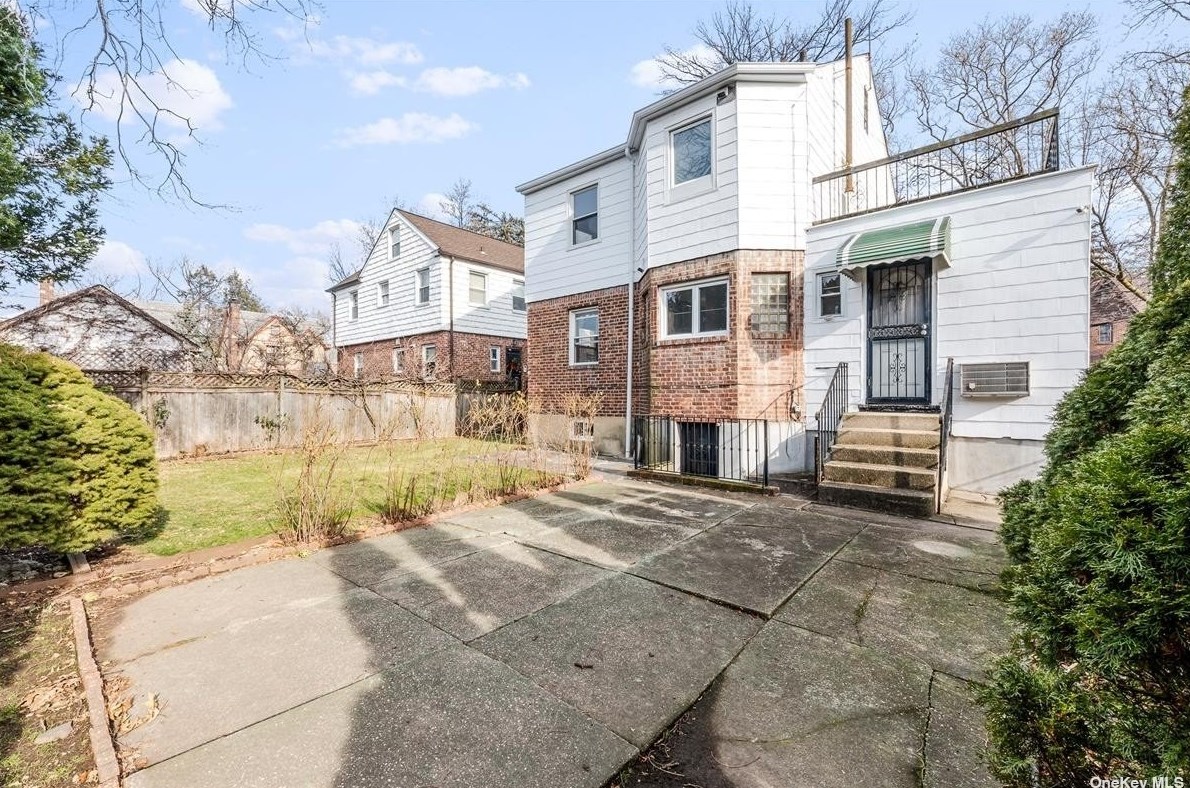 27-06 167th St, Flushing, NY 11358-1125