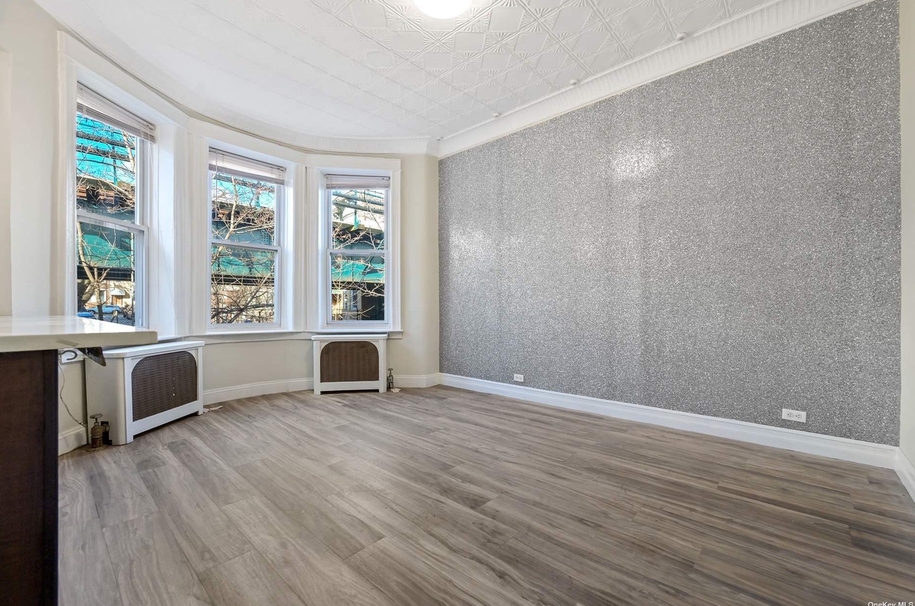 60-71 67th Ave, Flushing, NY 11385-4439