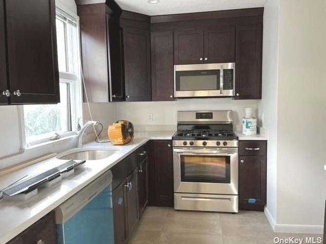 42 E Sintsink Dr #2, Port Washington, NY 11050
