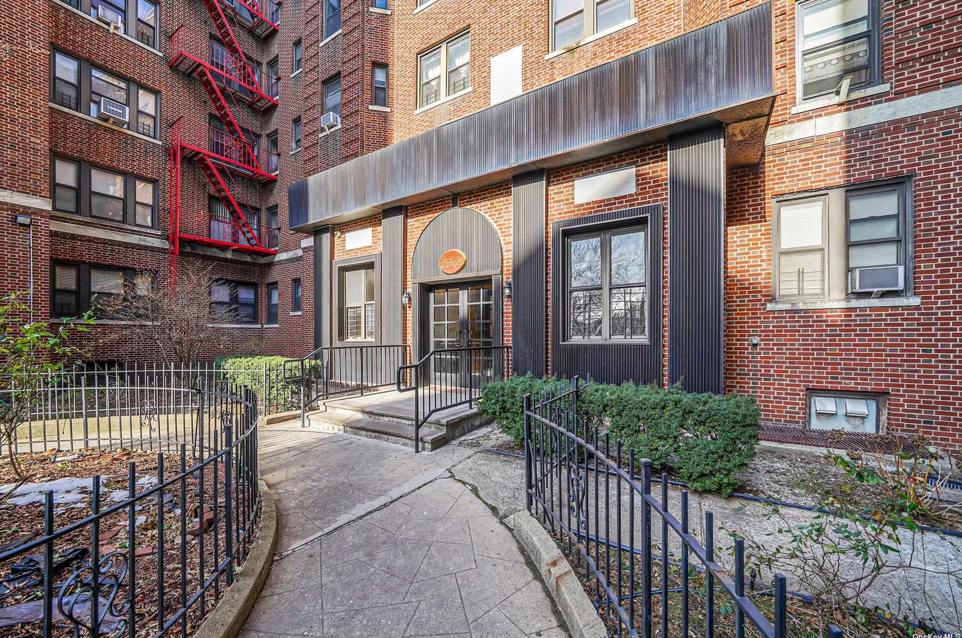 15501 90th Ave #6o, Jamaica, NY 11432