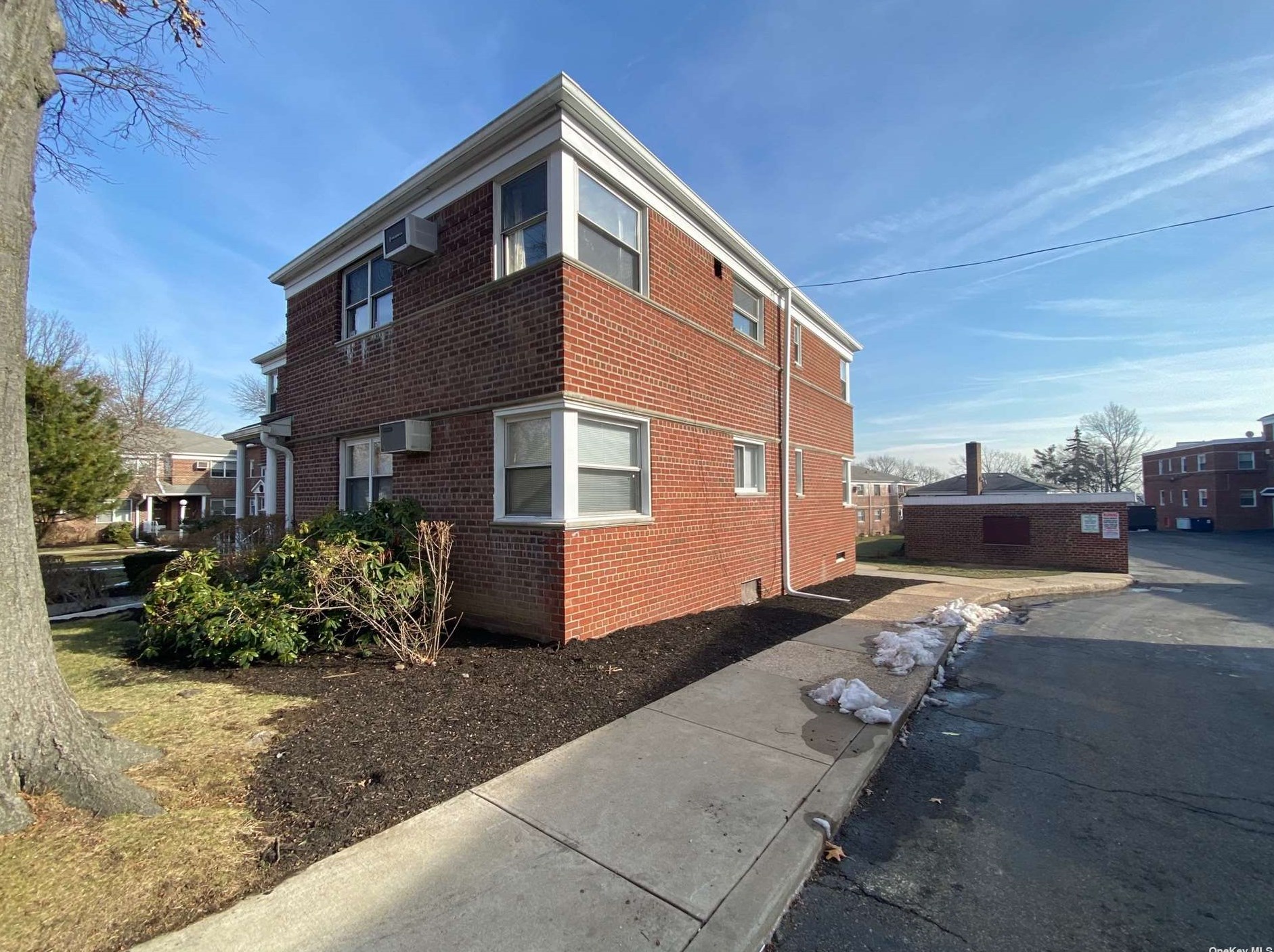 196-06 Pompeii Ave, Jamaica, NY 11423
