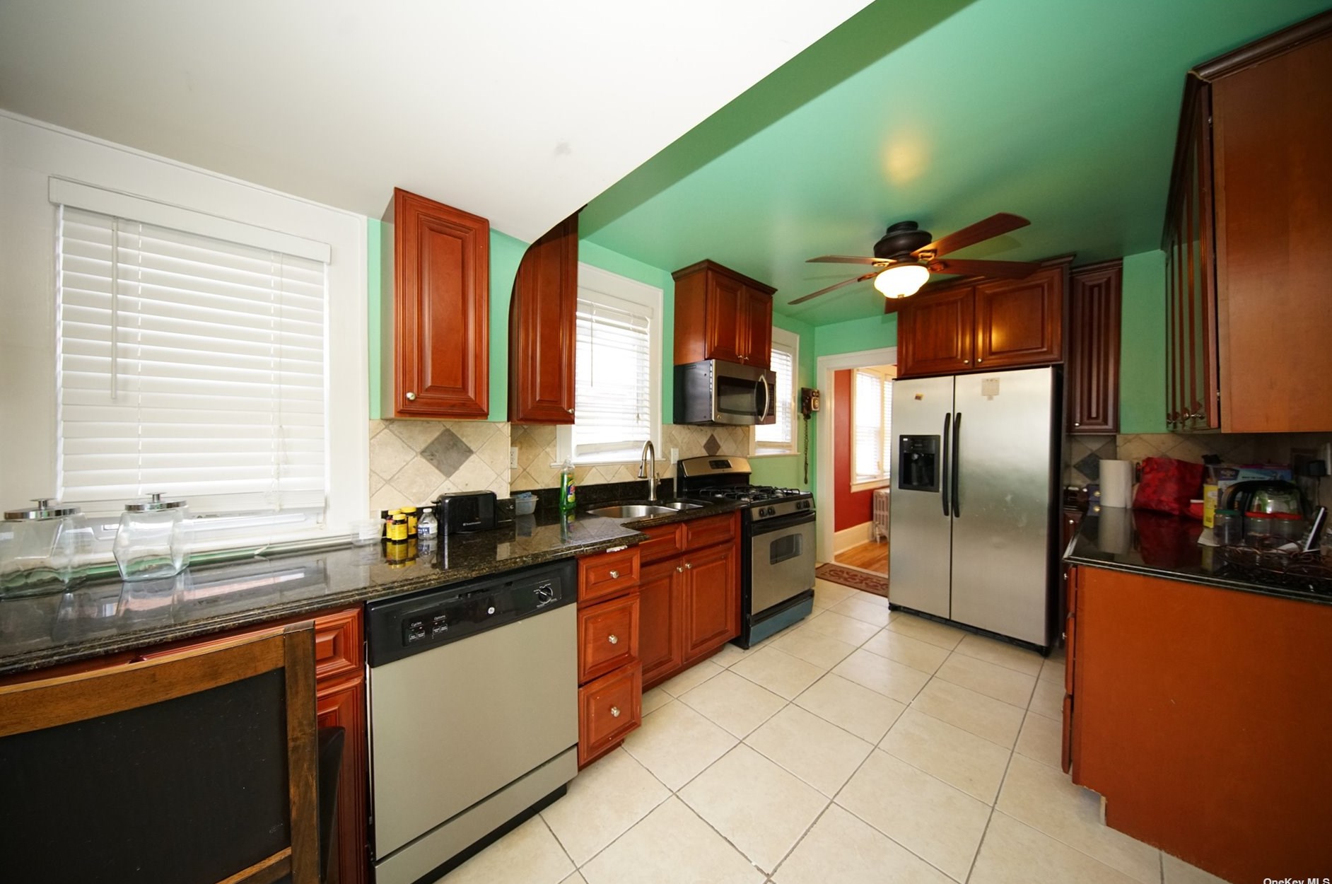 14 Parsons Dr, Hempstead, NY 11550