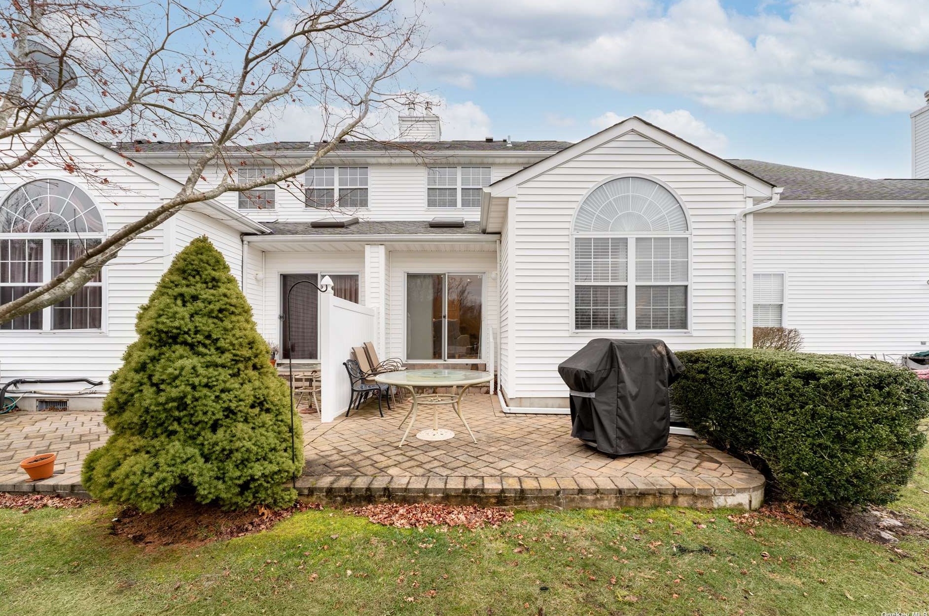16 Brookville Way, Manorville, NY 11949-2968