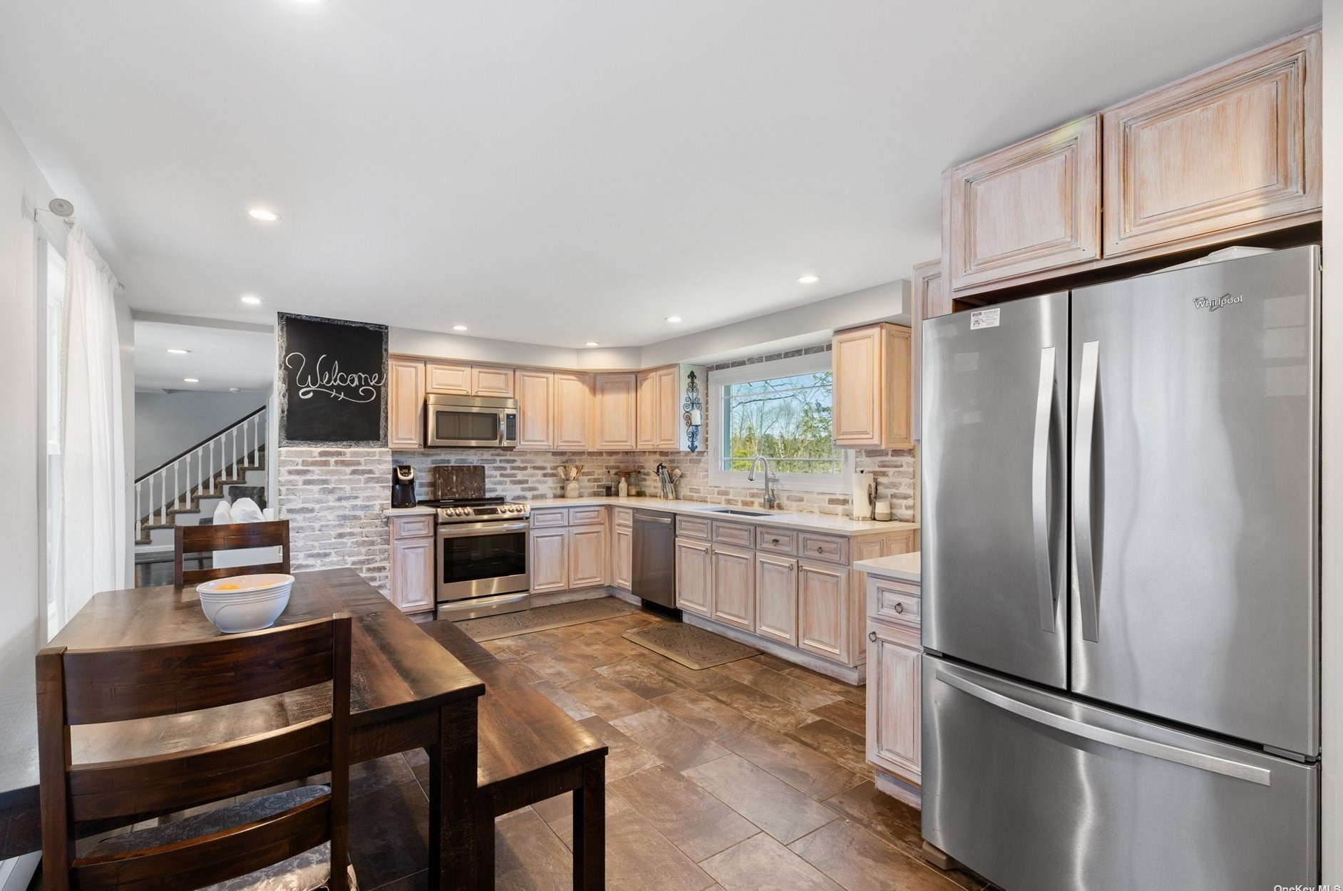 290 Woodbury Rd, Woodbury NY  11797-1201 exterior