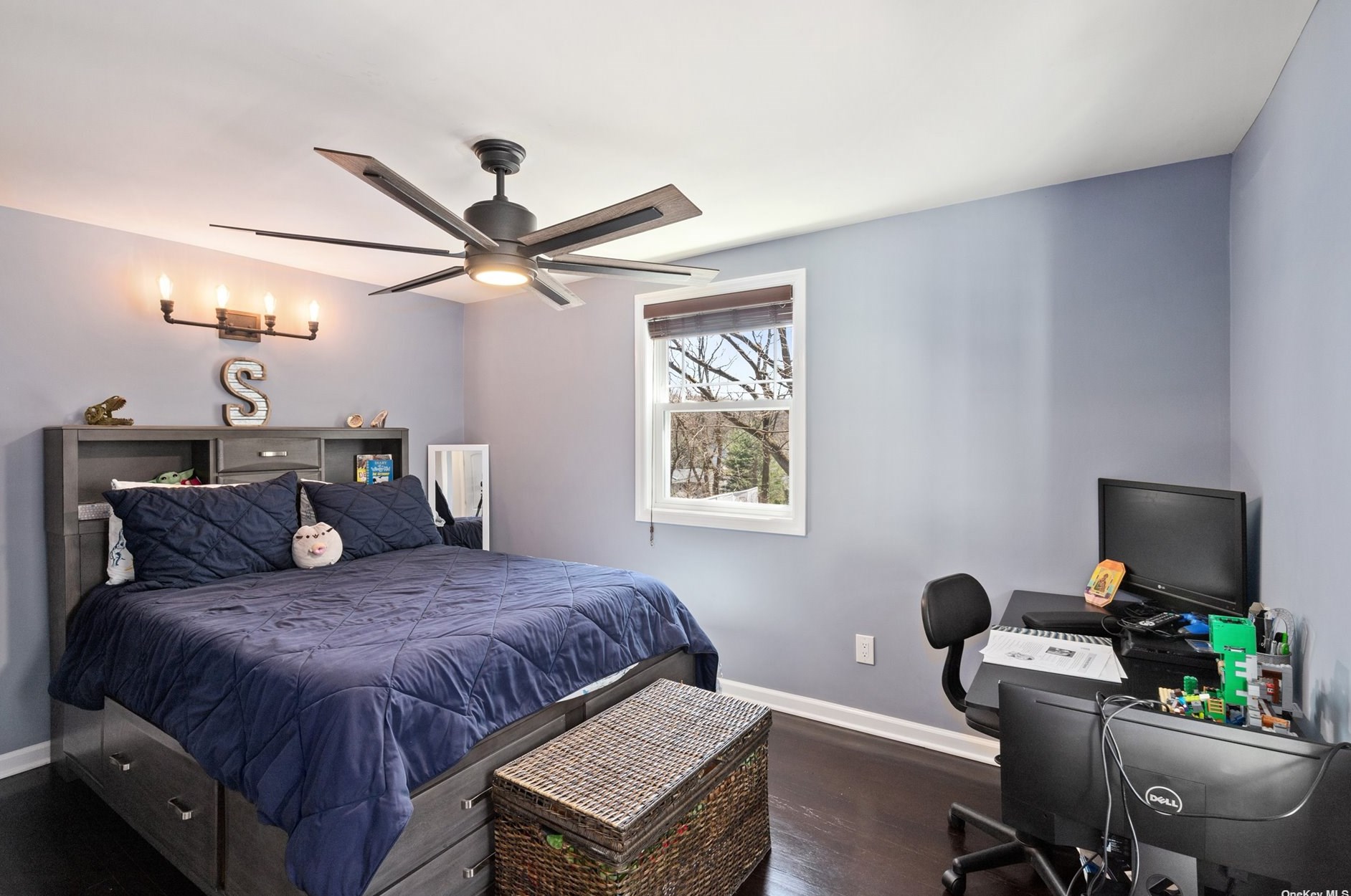 290 Woodbury Rd, Woodbury NY  11797-1201 exterior
