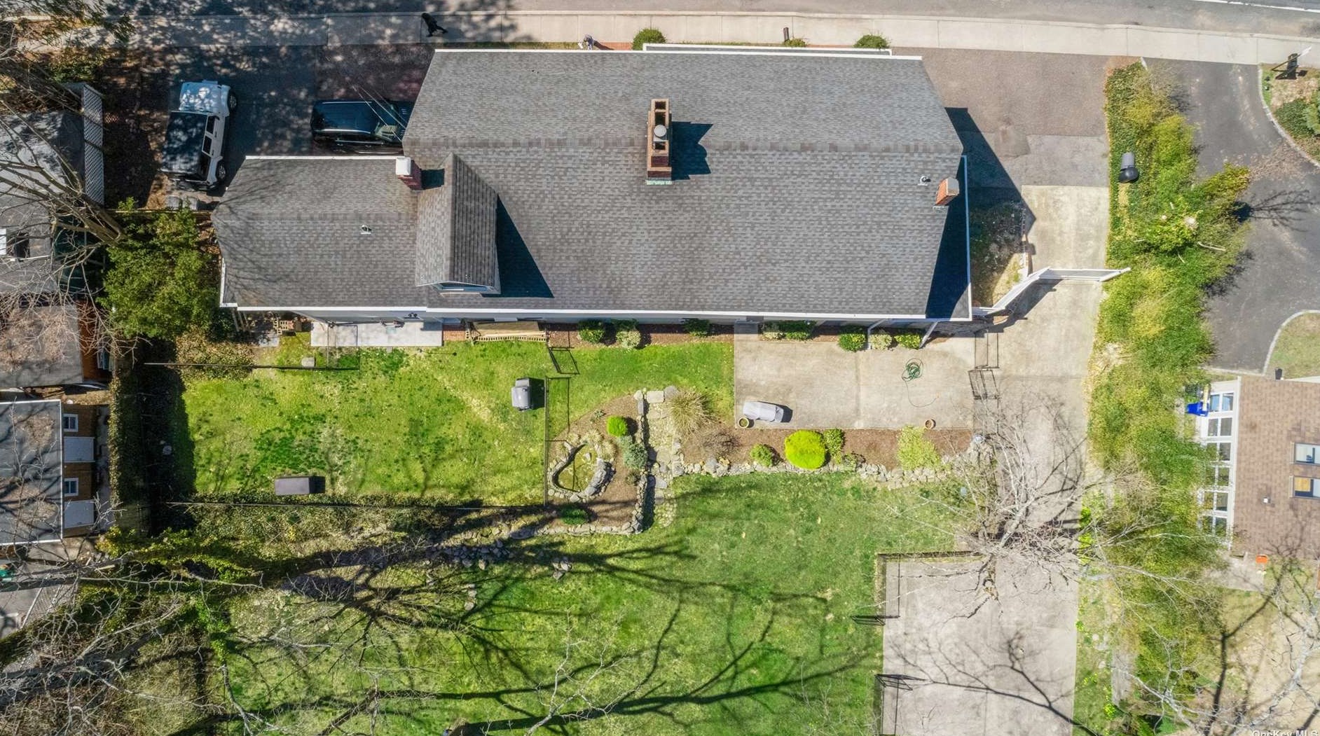 290 Woodbury Rd, Woodbury NY  11797-1201 exterior